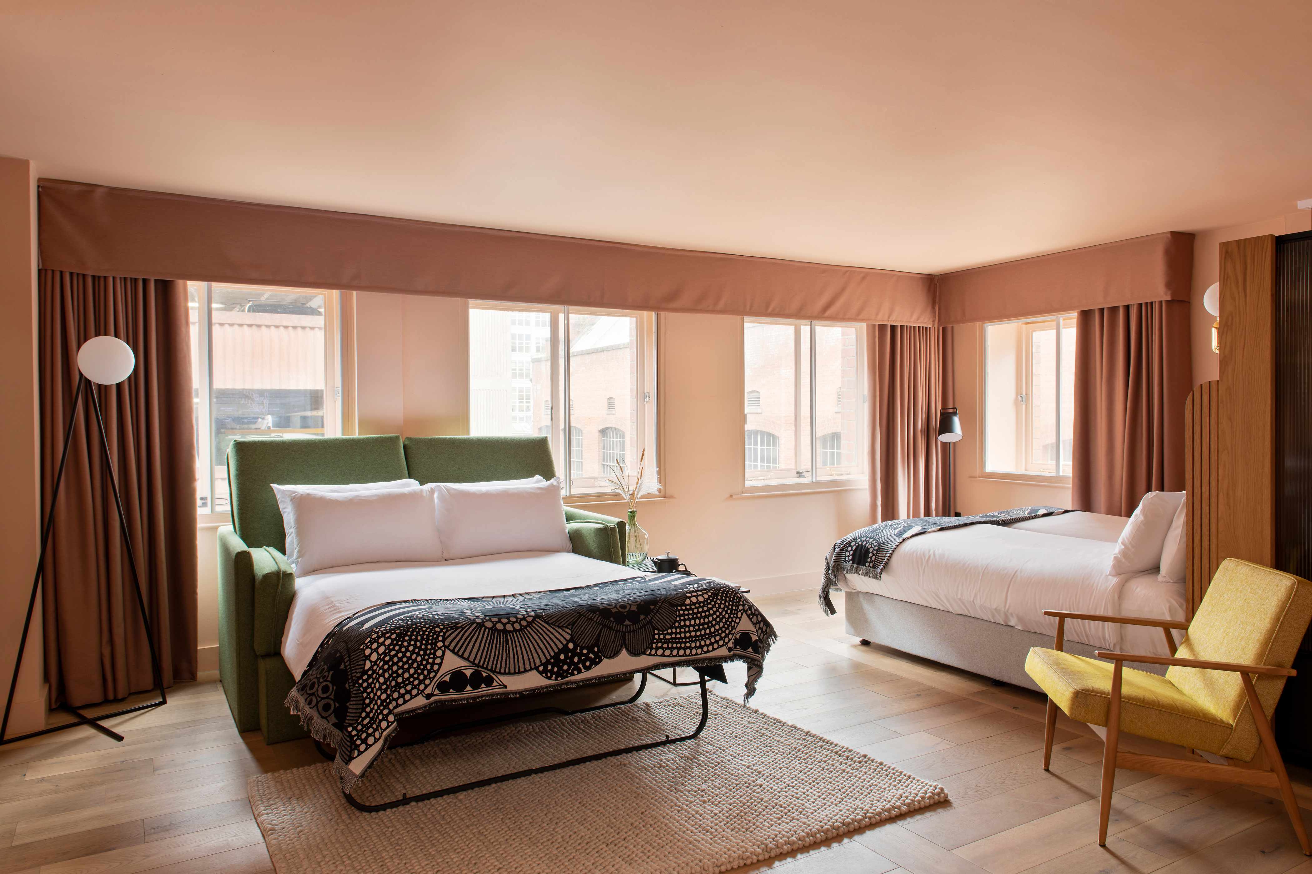 Bedroom : One-Bedroom-Suite-Sofa-Bed