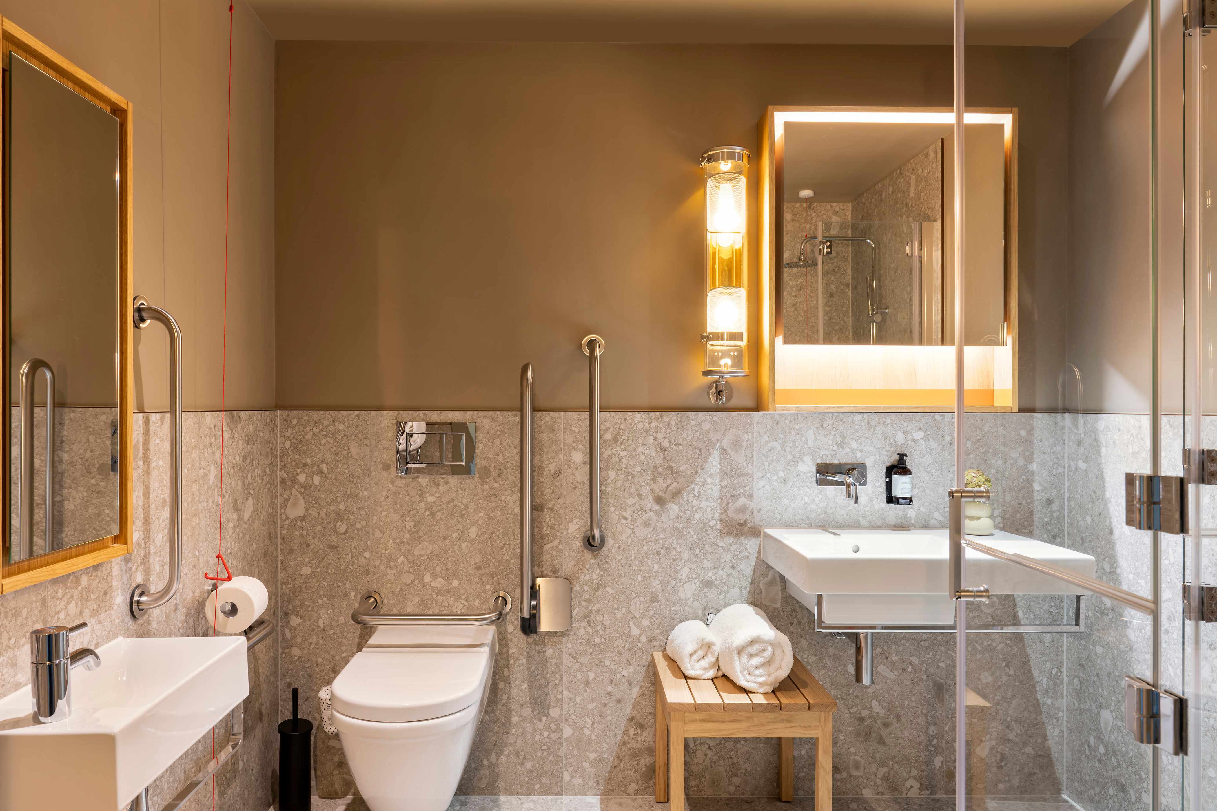 Bathroom : Locke at Broken Wharf, Millennium Bridge