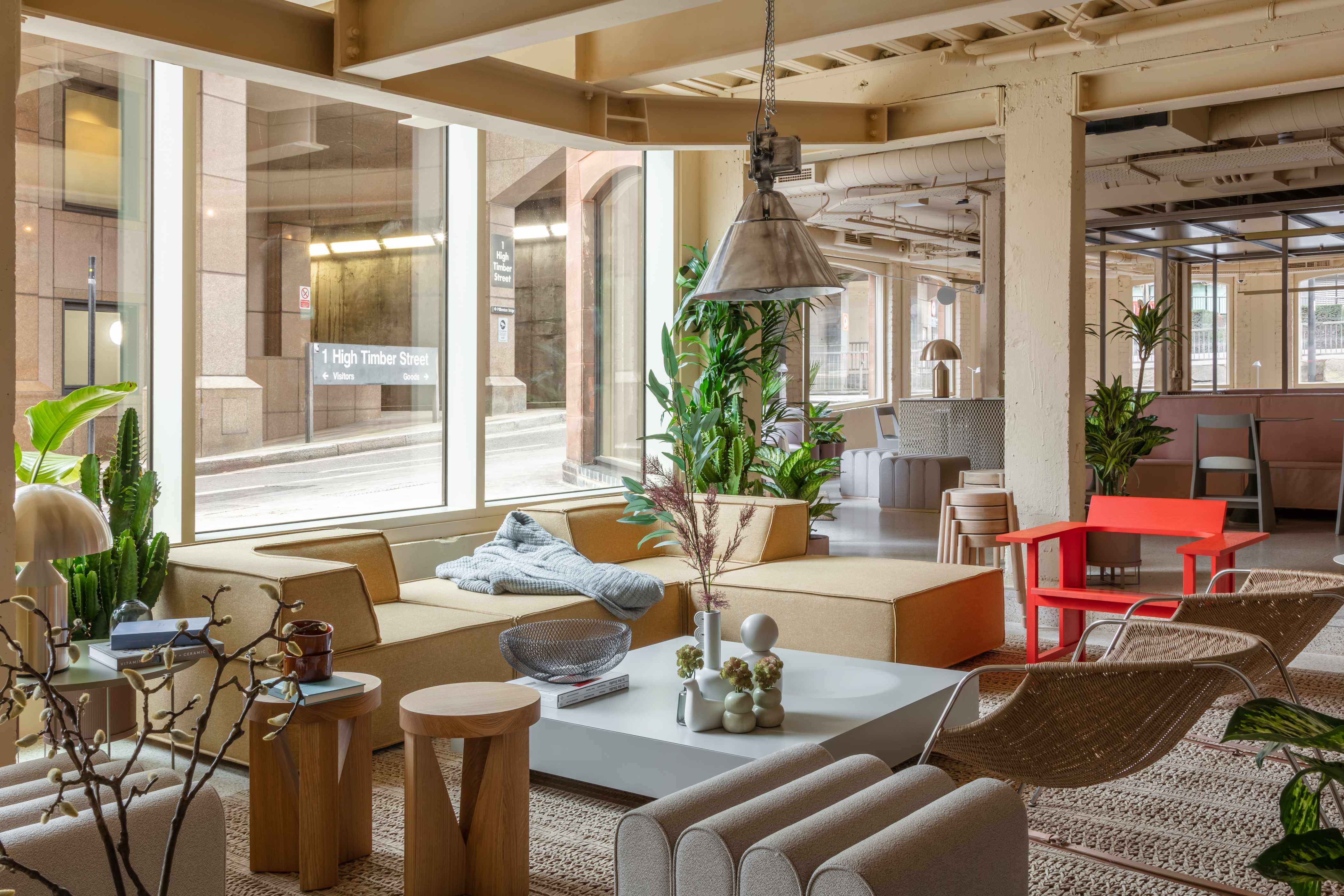 Communal Space : Locke at Broken Wharf, Millennium Bridge