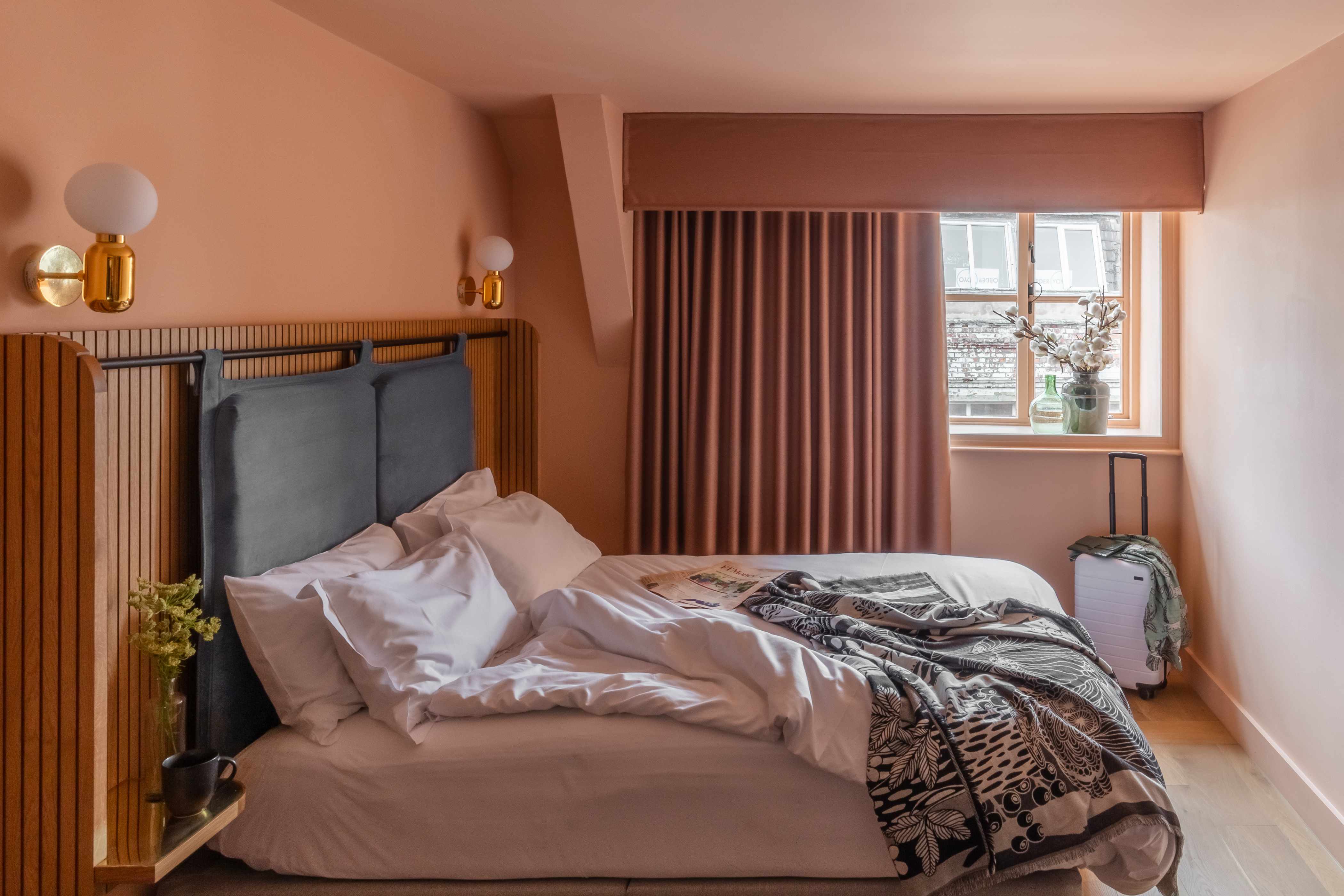 Bedroom : One-Bedroom-Suite-With-Desk