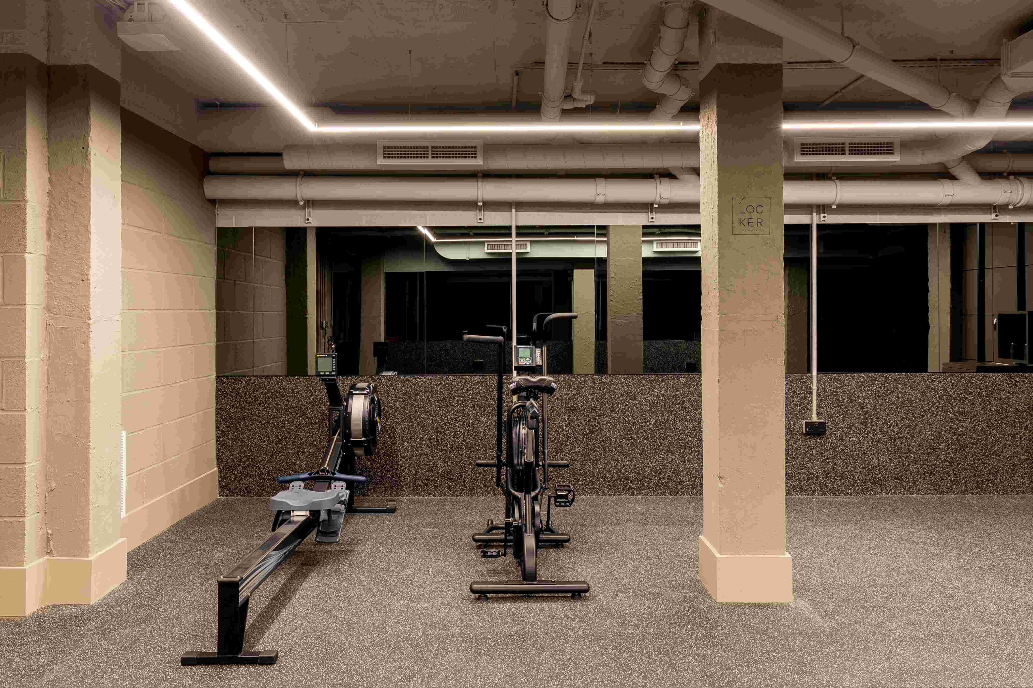 Gym : Locke at Broken Wharf, Millennium Bridge