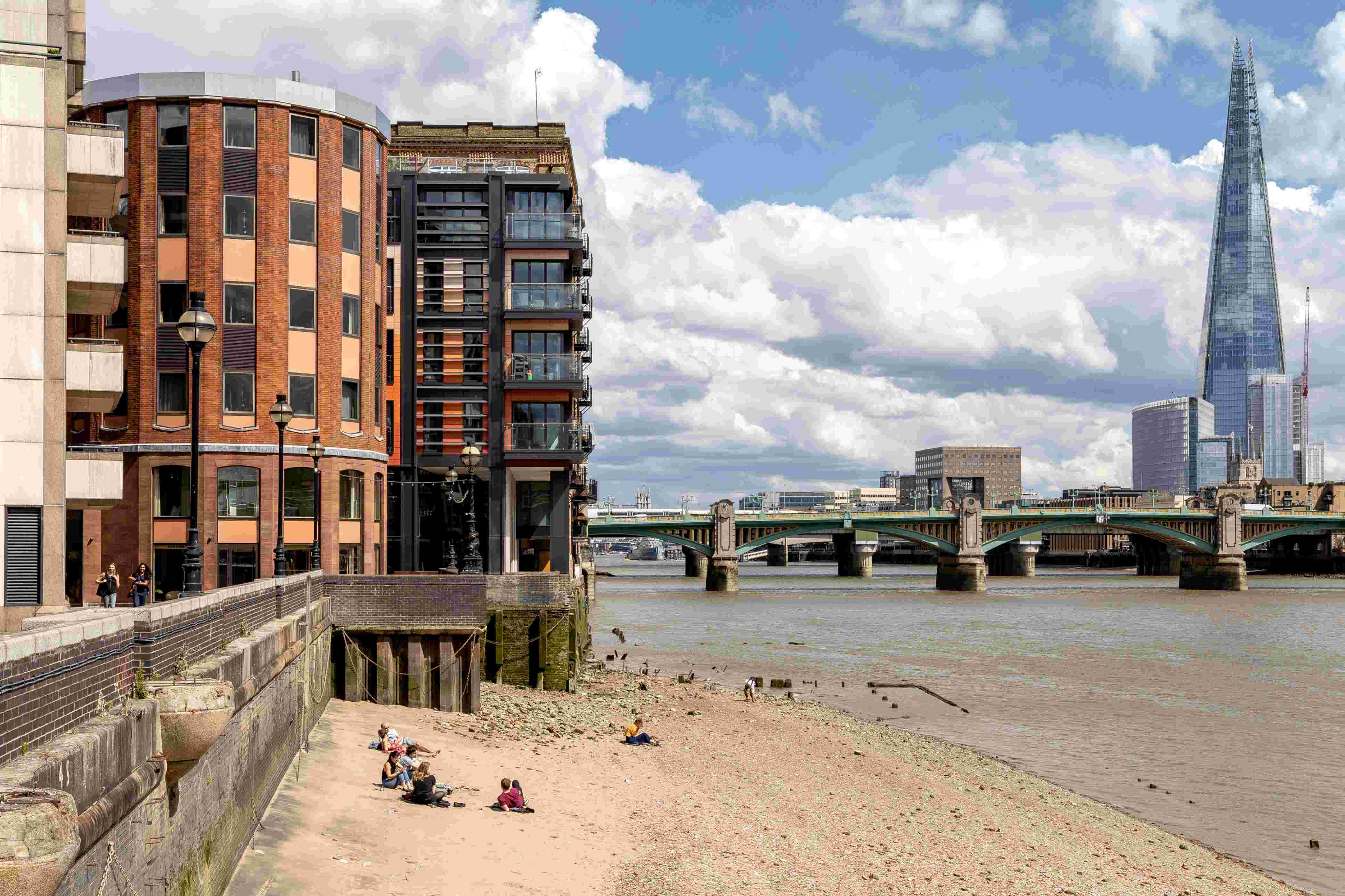 Exterior : Locke at Broken Wharf, Millennium Bridge