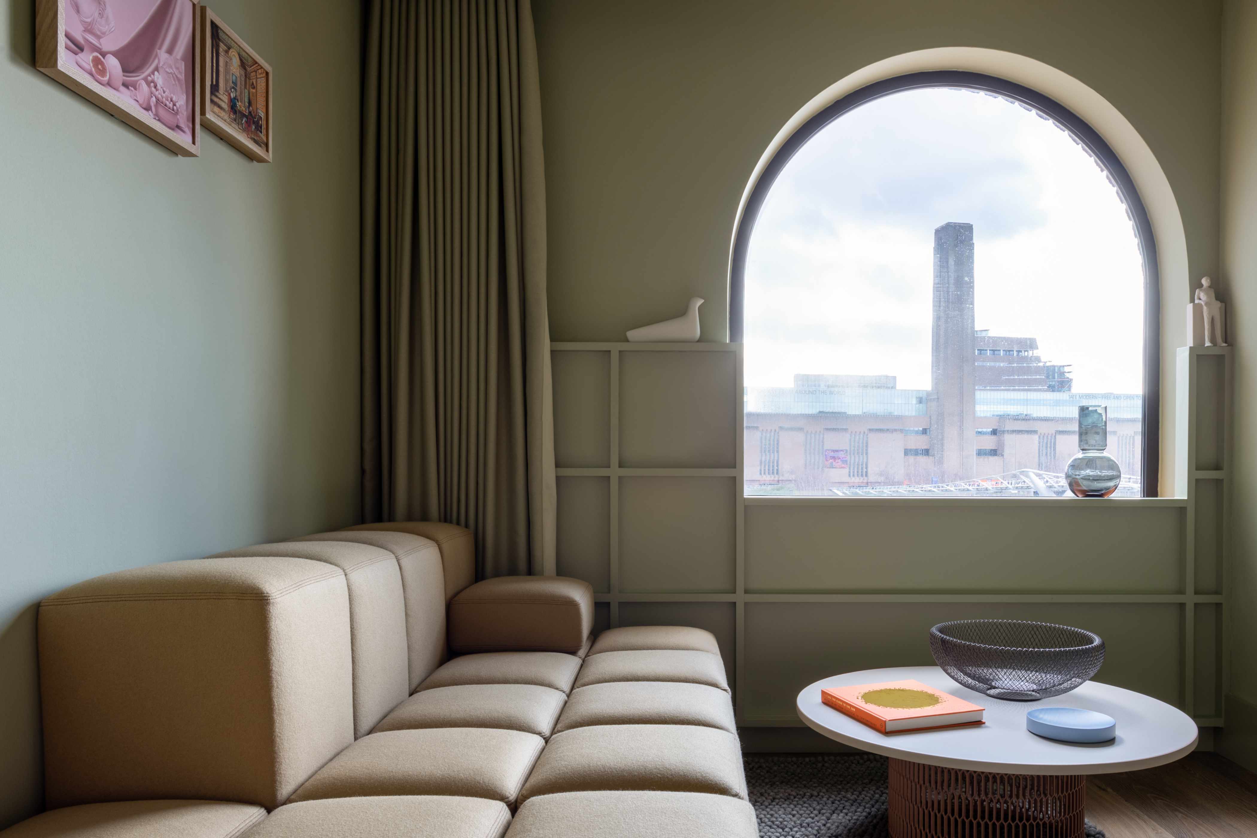 Living Space : Locke at Broken Wharf, Millennium Bridge