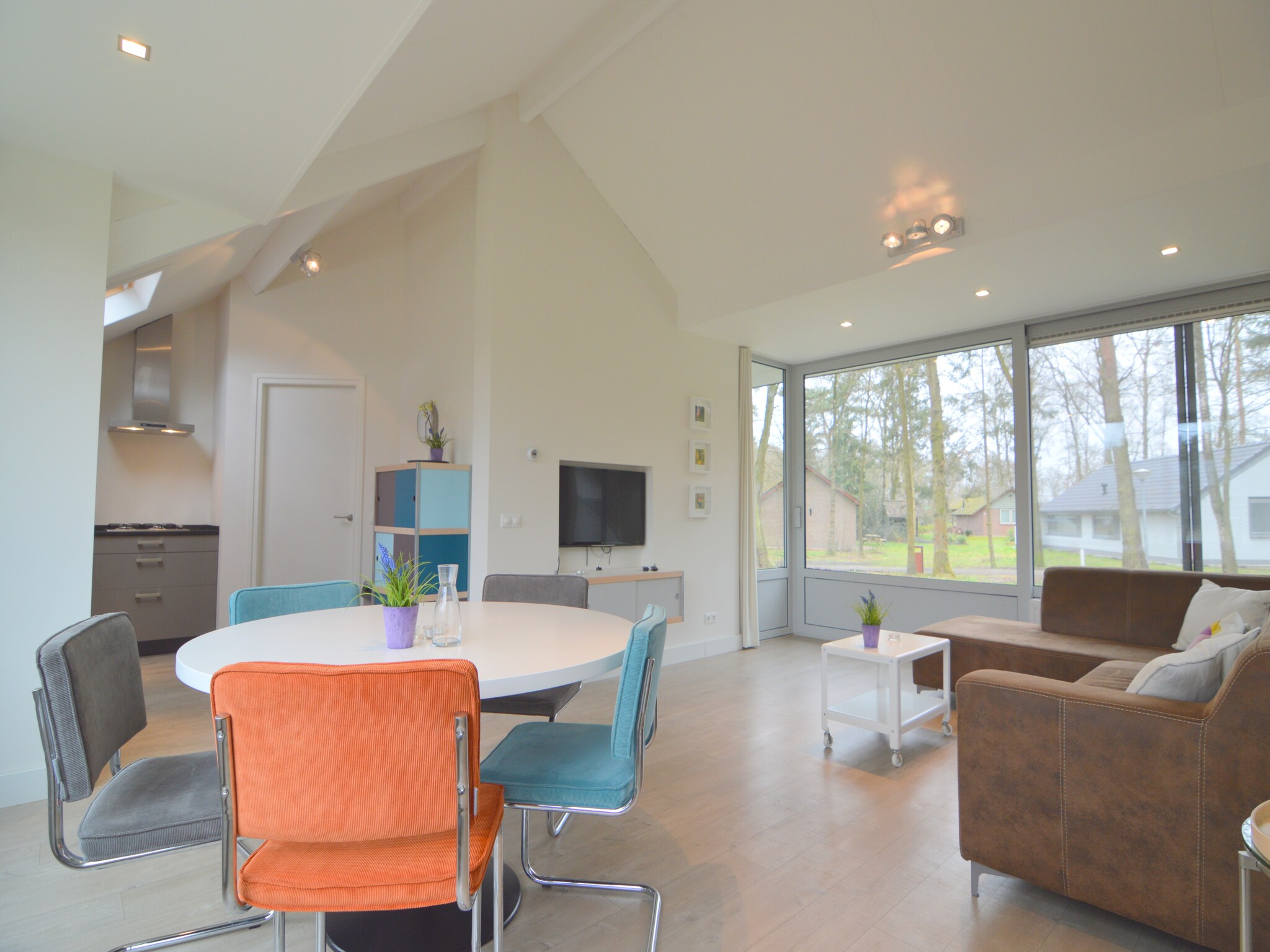 Foto's Bungalow met uitzicht op mooie vijver - Belvilla by Oyo