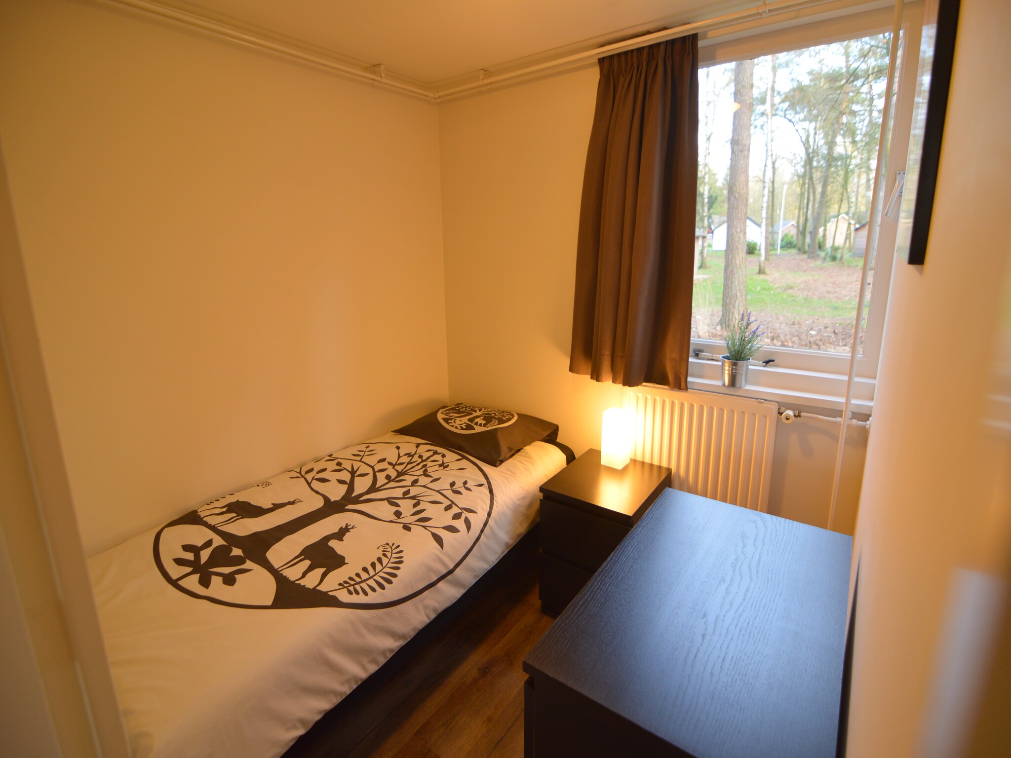 Foto's bungalow op een natuurrijkpark aan een groot ven - Belvilla by Oyo