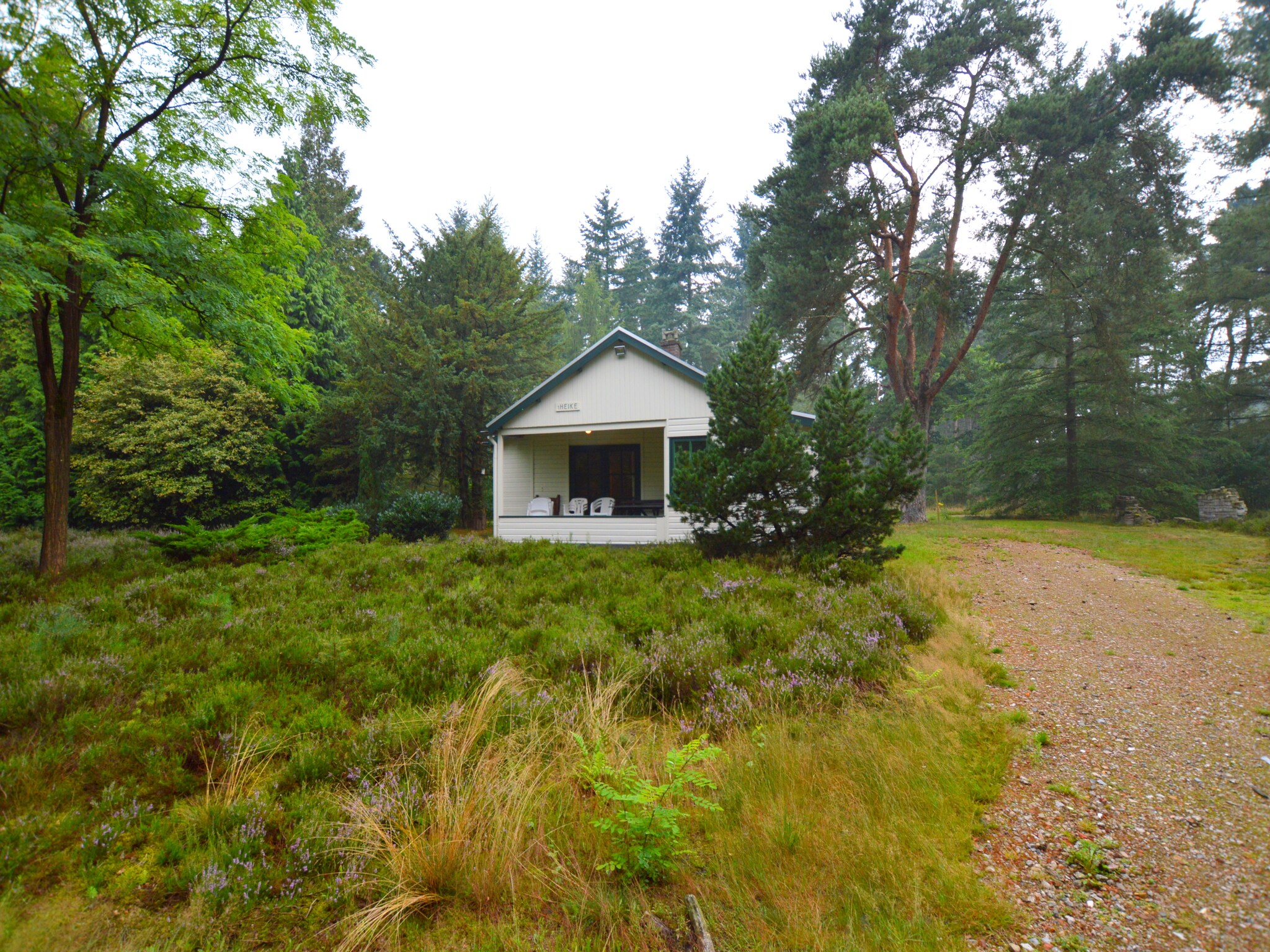 Foto's Houten vakantiehuis in Maarheeze midden op de heide - Belvilla by Oyo