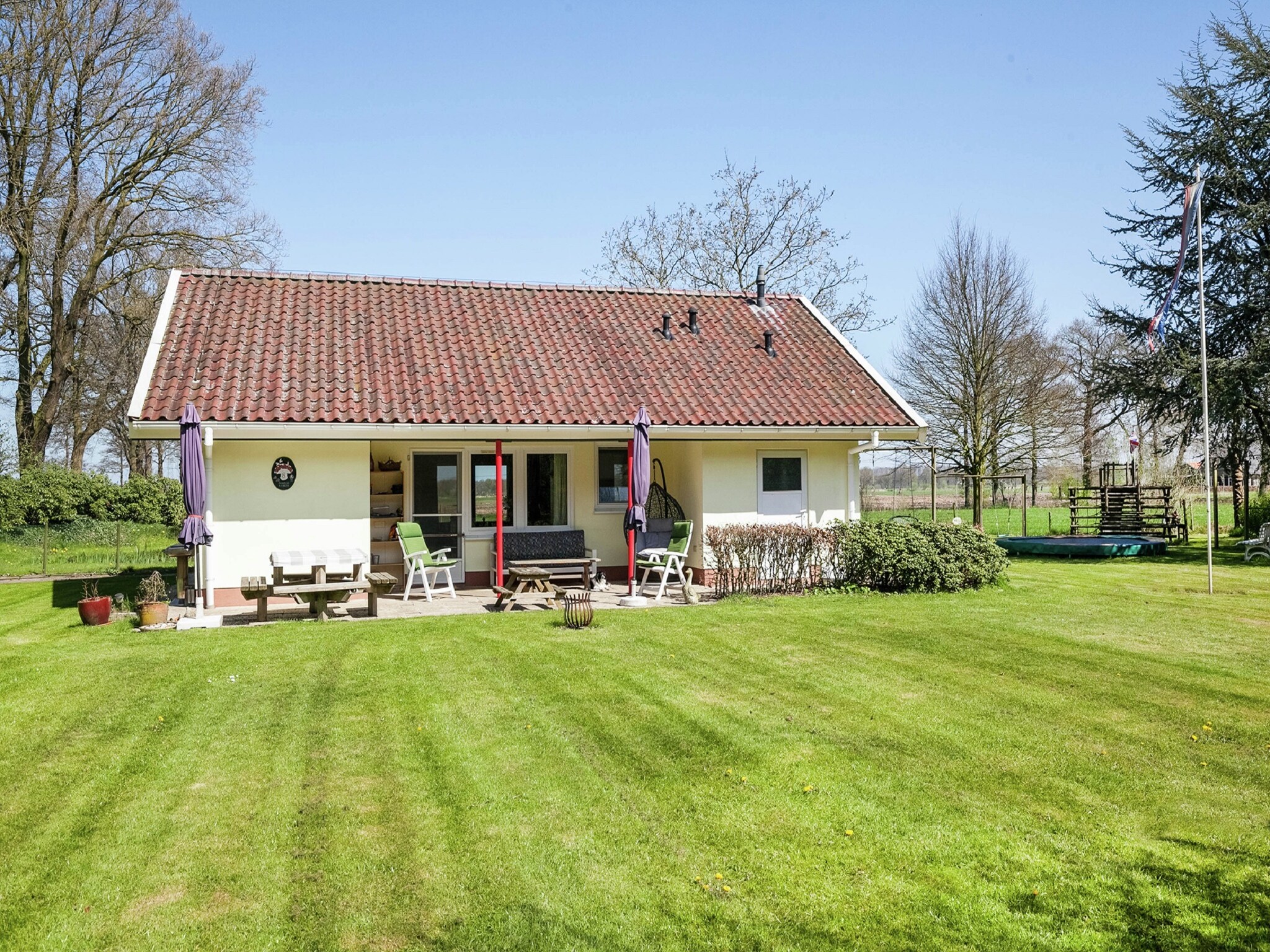 Foto's Huis met grote tuin, speeltuin en terras - Belvilla by Oyo