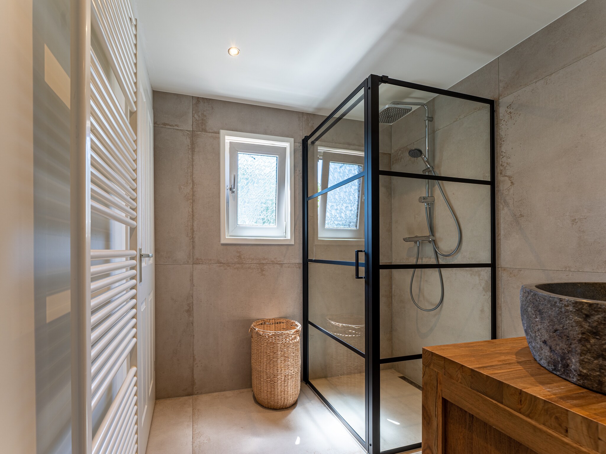 Foto's Gezellige boshut met een barrelsauna - Belvilla by Oyo