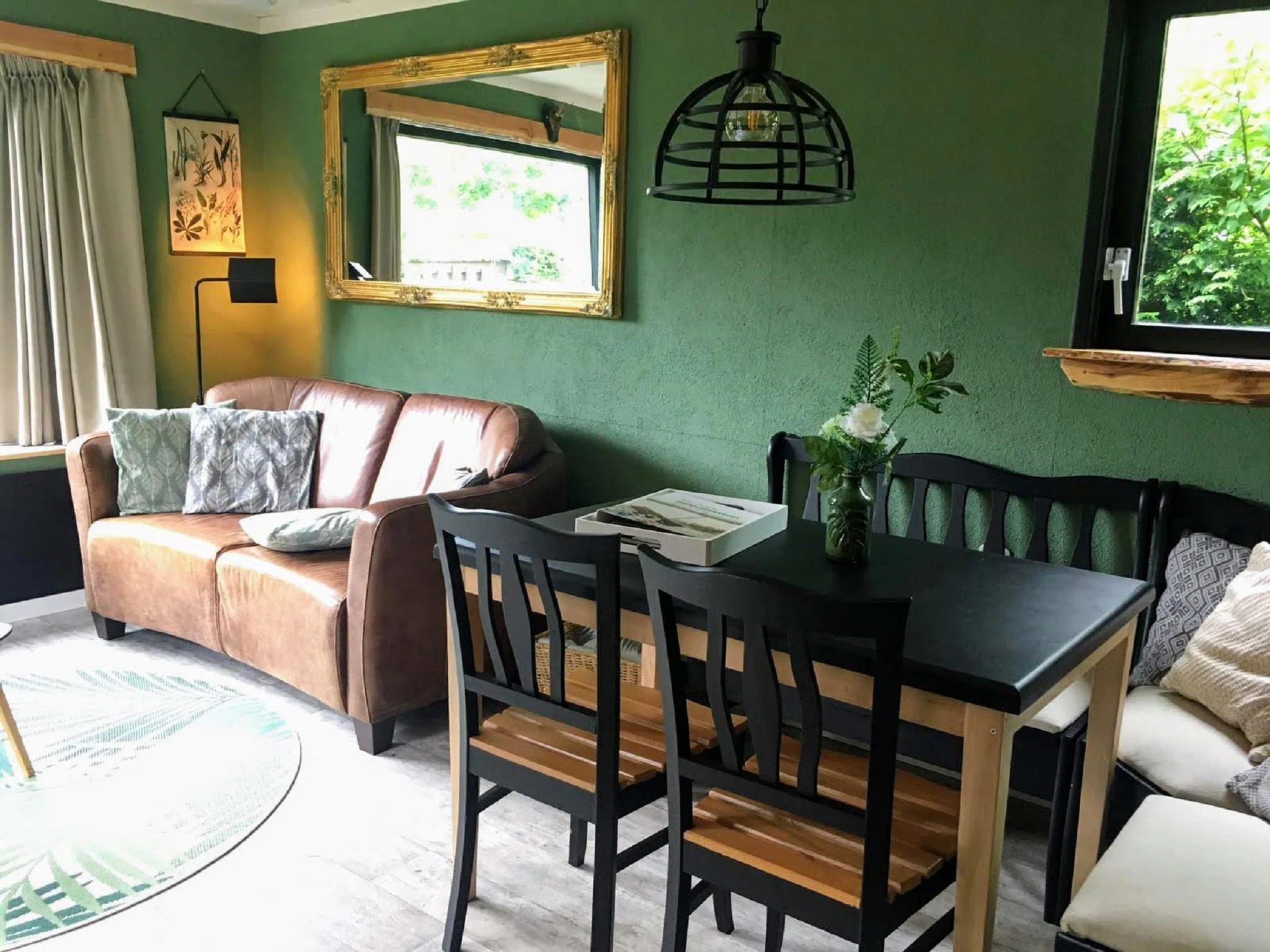 Foto's Sfeervolle chalet op de Veluwe met veranda en omheinde tuin - Belvilla by Oyo