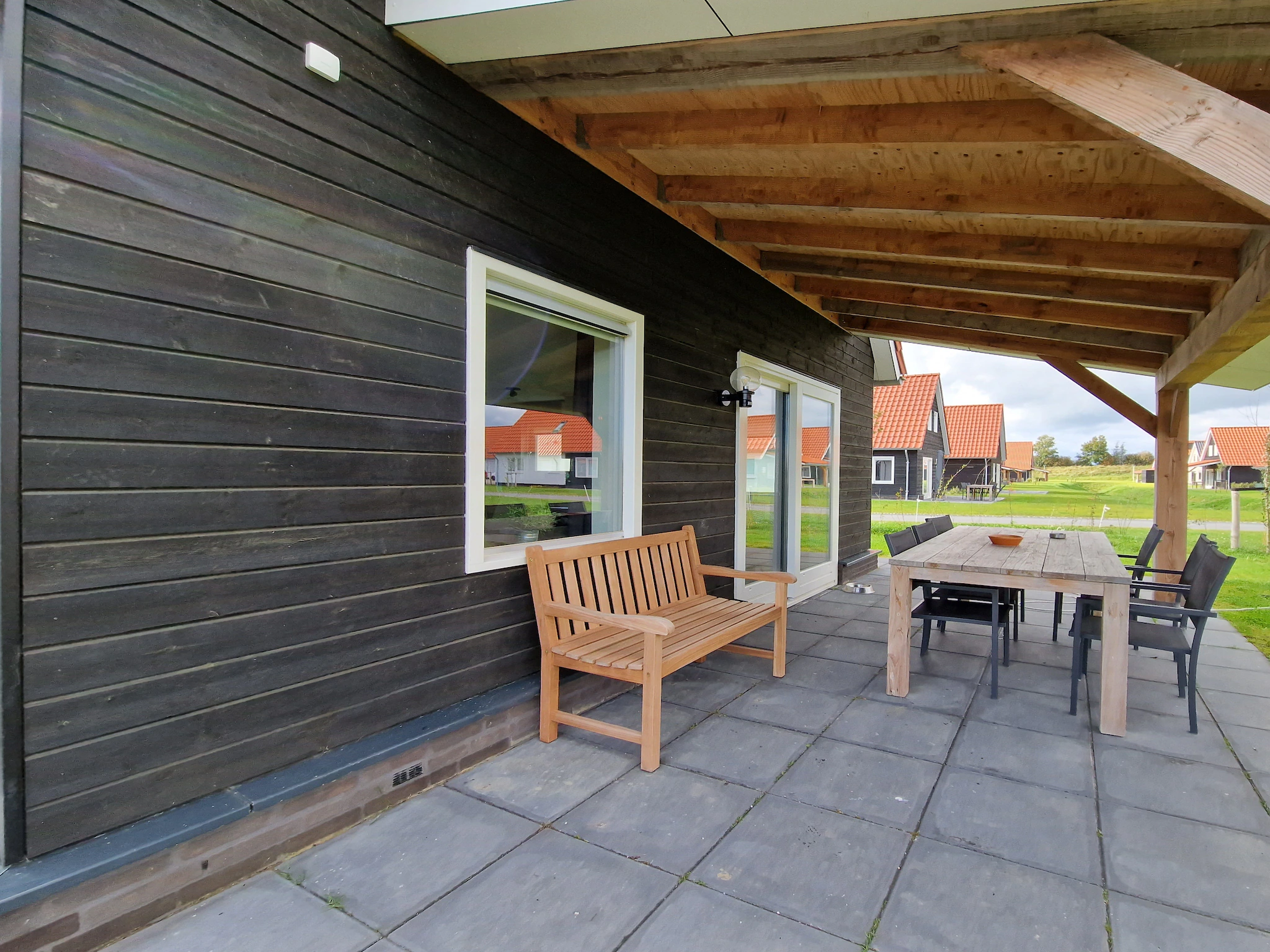 Foto's Modern vakantiehuis in Scherpenisse met overdekt terras - Belvilla by Oyo