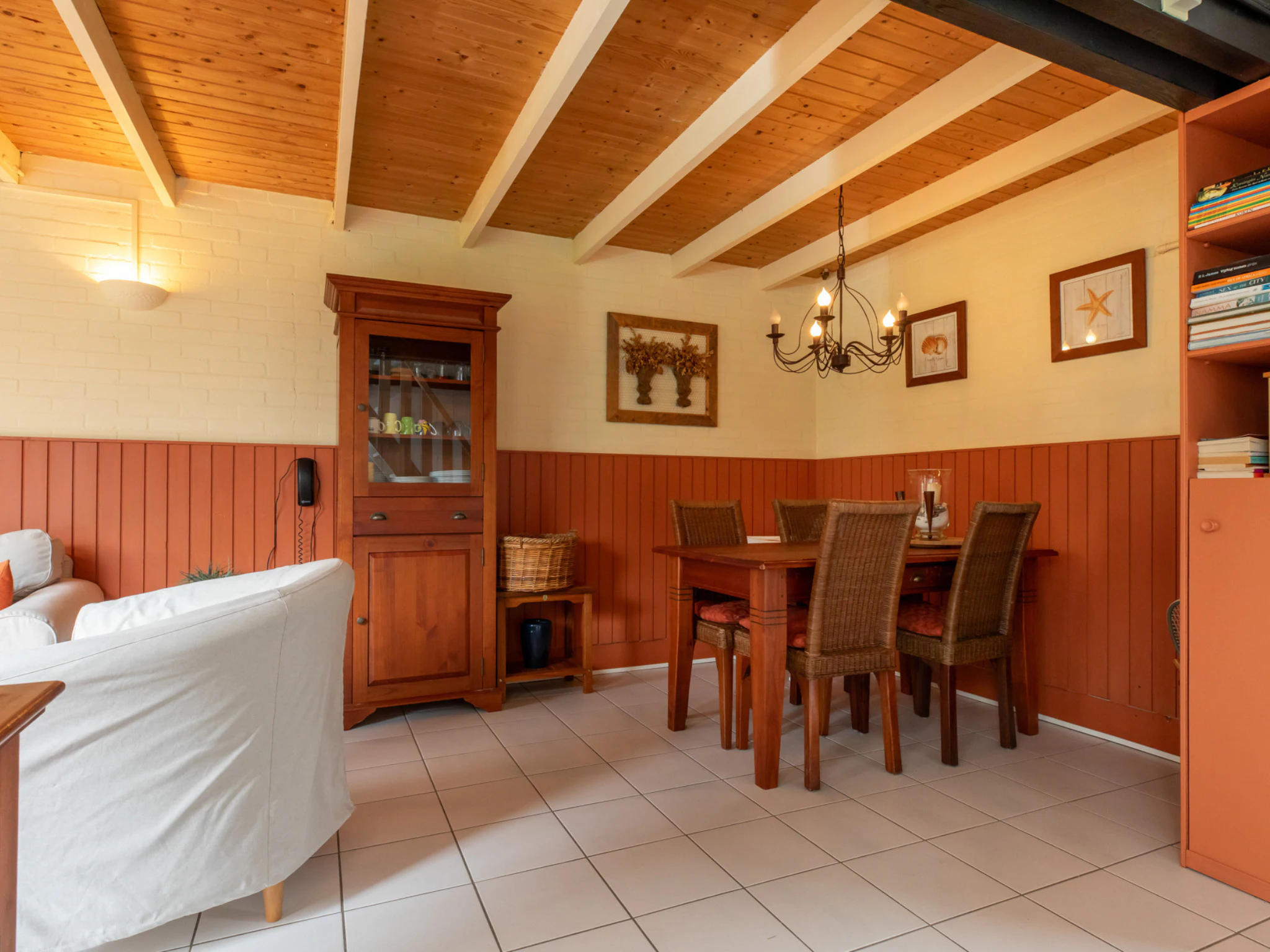 Foto's Sfeervol vakantiehuis met gedeeld zwembad - Belvilla by Oyo