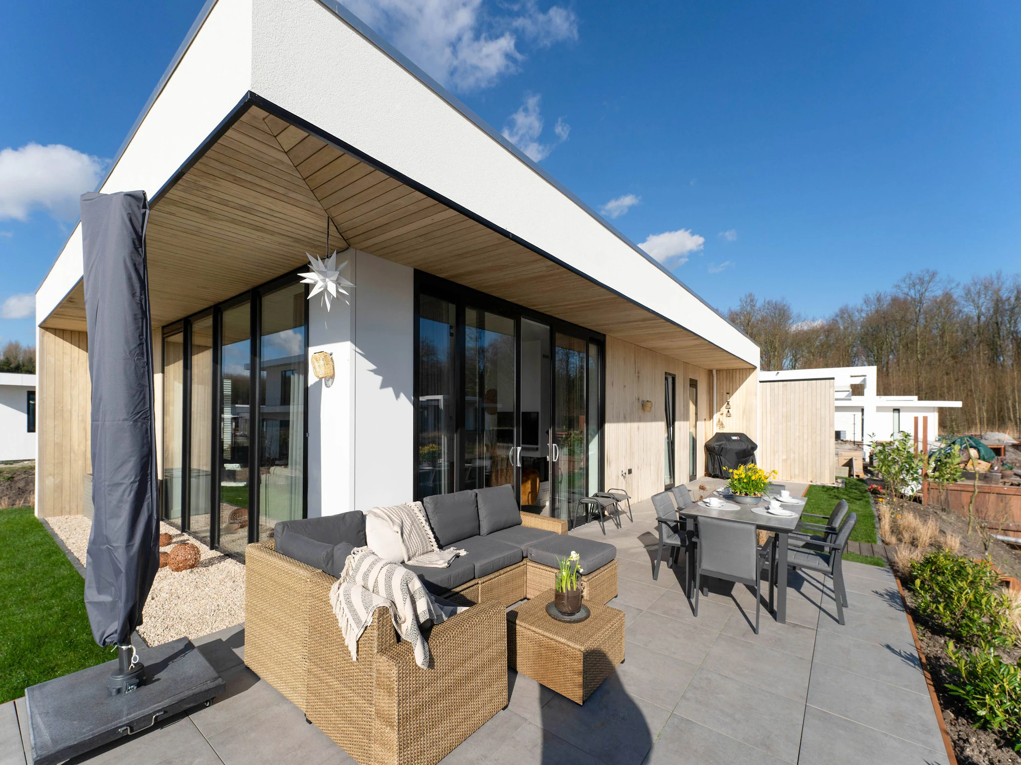 Foto's Gezinsvilla met tuin en aanlegsteiger - Belvilla by Oyo