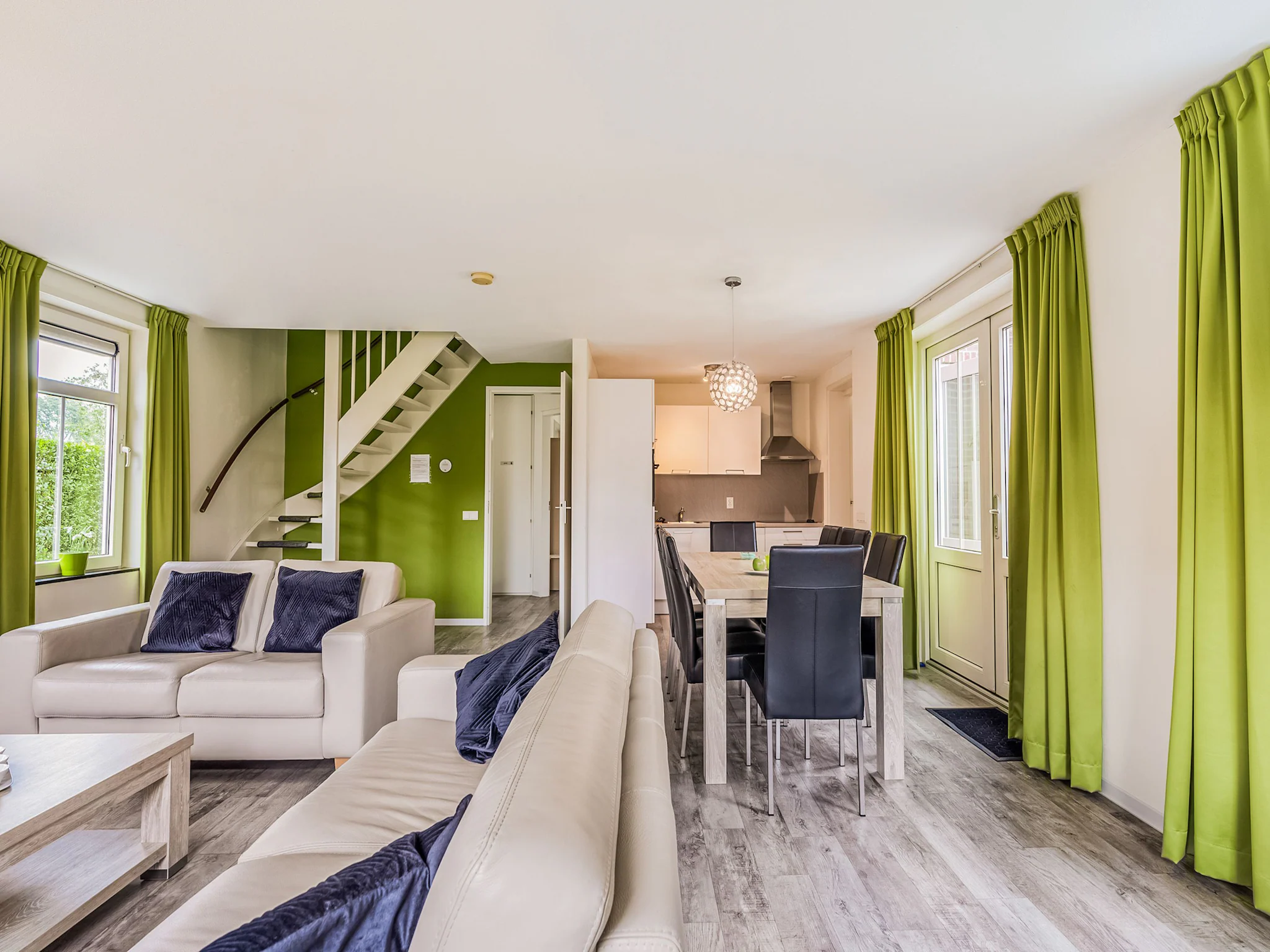 Foto's Vrijstaande vakantiewoning met tuin, 2 terrassen en zicht op de polders - Belvilla by Oyo