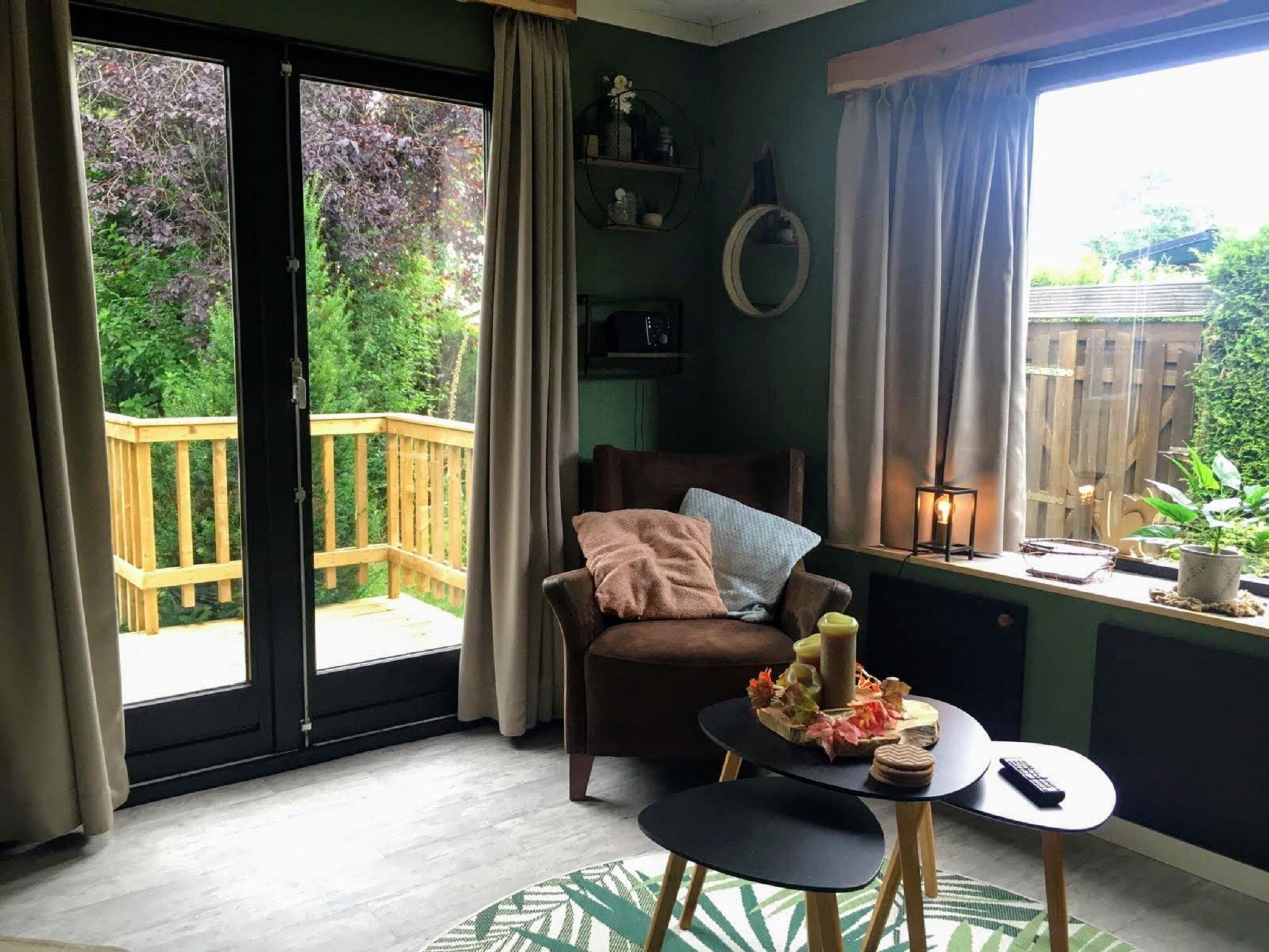 Foto's Sfeervolle chalet op de Veluwe met veranda en omheinde tuin - Belvilla by Oyo