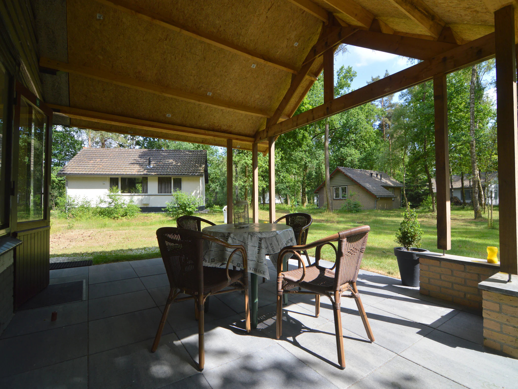 Foto's Vrijstaande bungalow met heerlijk overdekt terras - Belvilla by Oyo