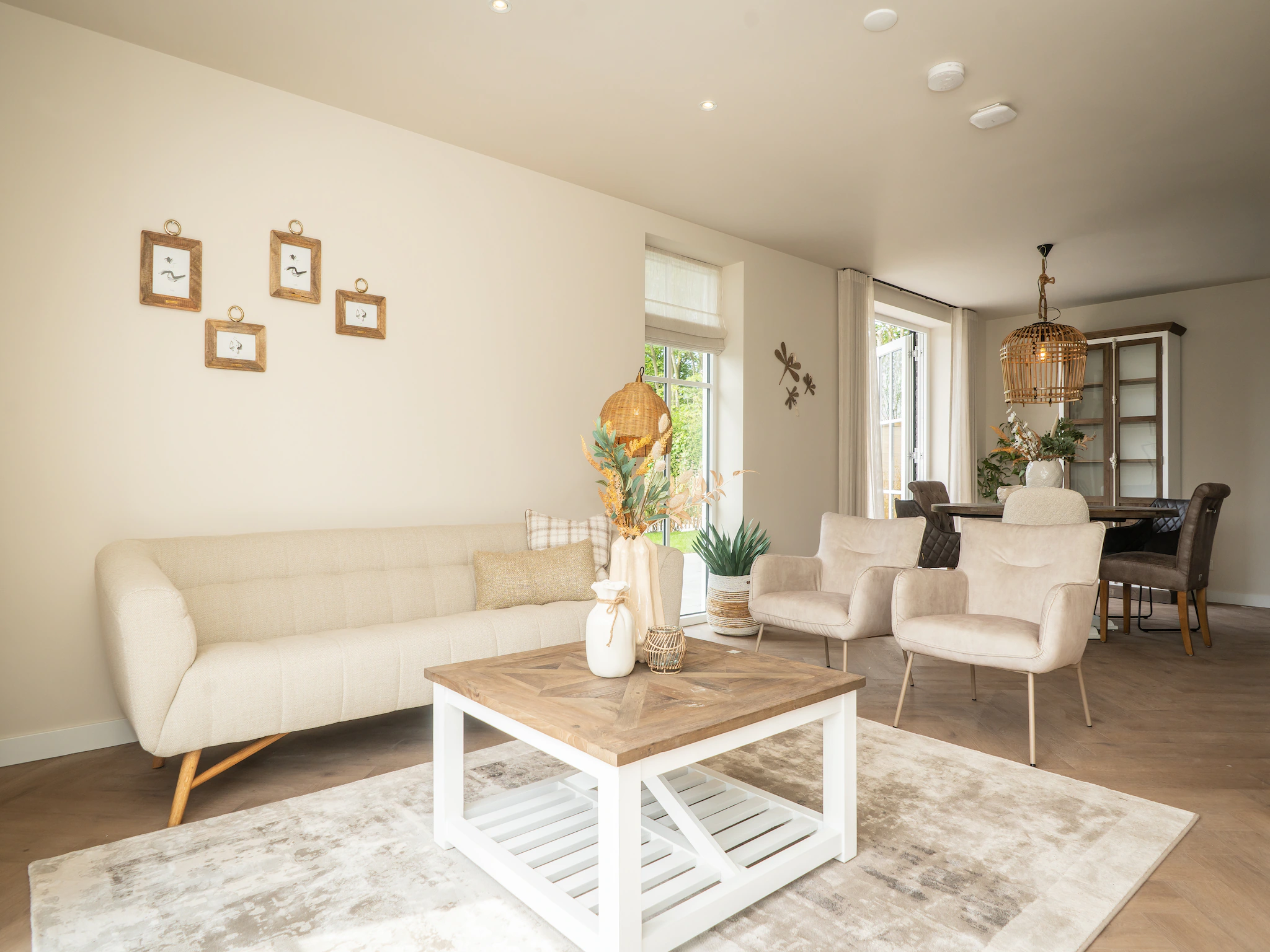 Foto's Nieuwe rietgedekte villa nabij het strand - Belvilla by Oyo