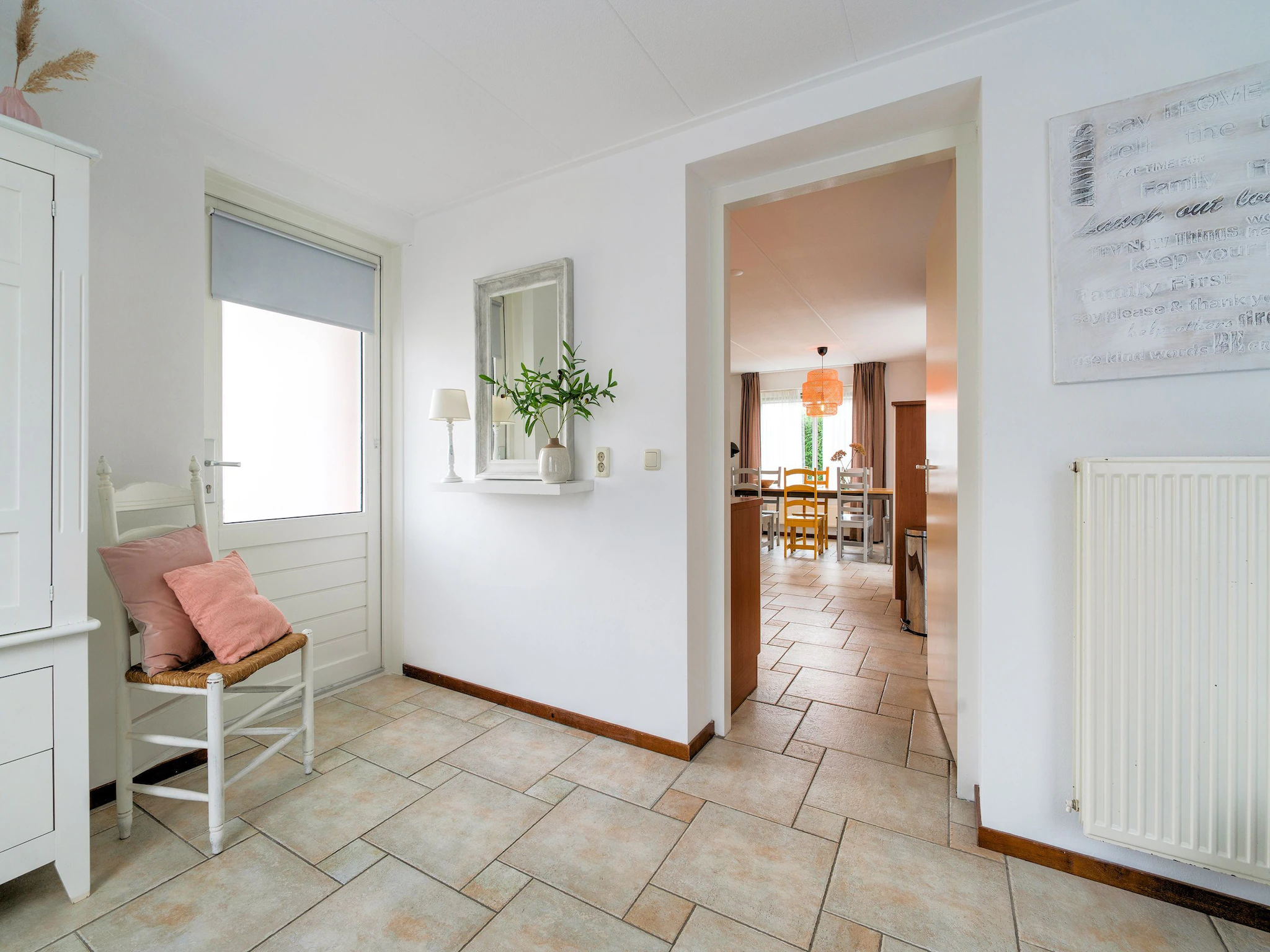 Foto's Aangenaam vakantiehuis in Zeewolde met gedeeld zwembad - Belvilla by Oyo
