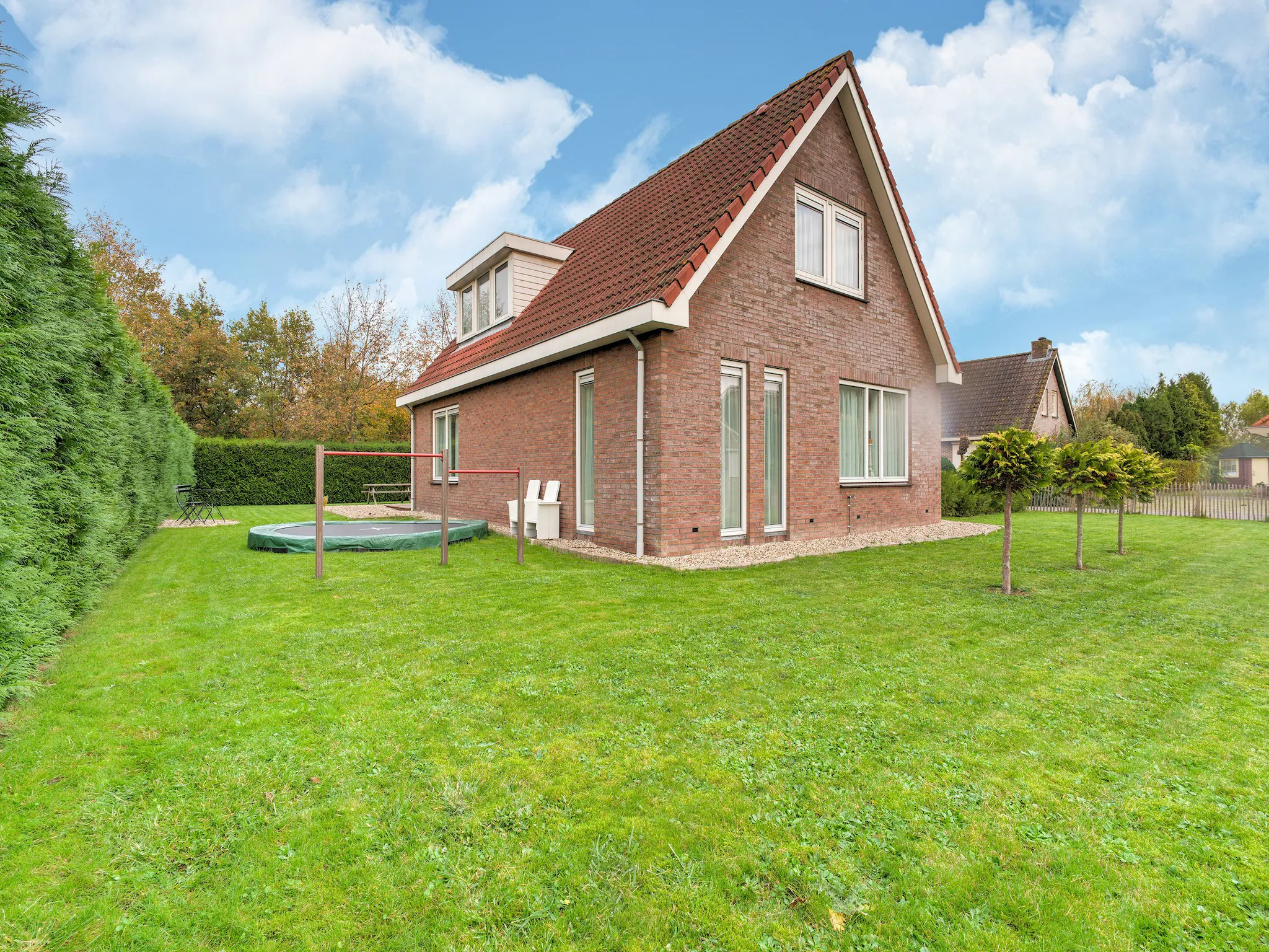 Foto's Aangenaam vakantiehuis in Zeewolde met gedeeld zwembad - Belvilla by Oyo