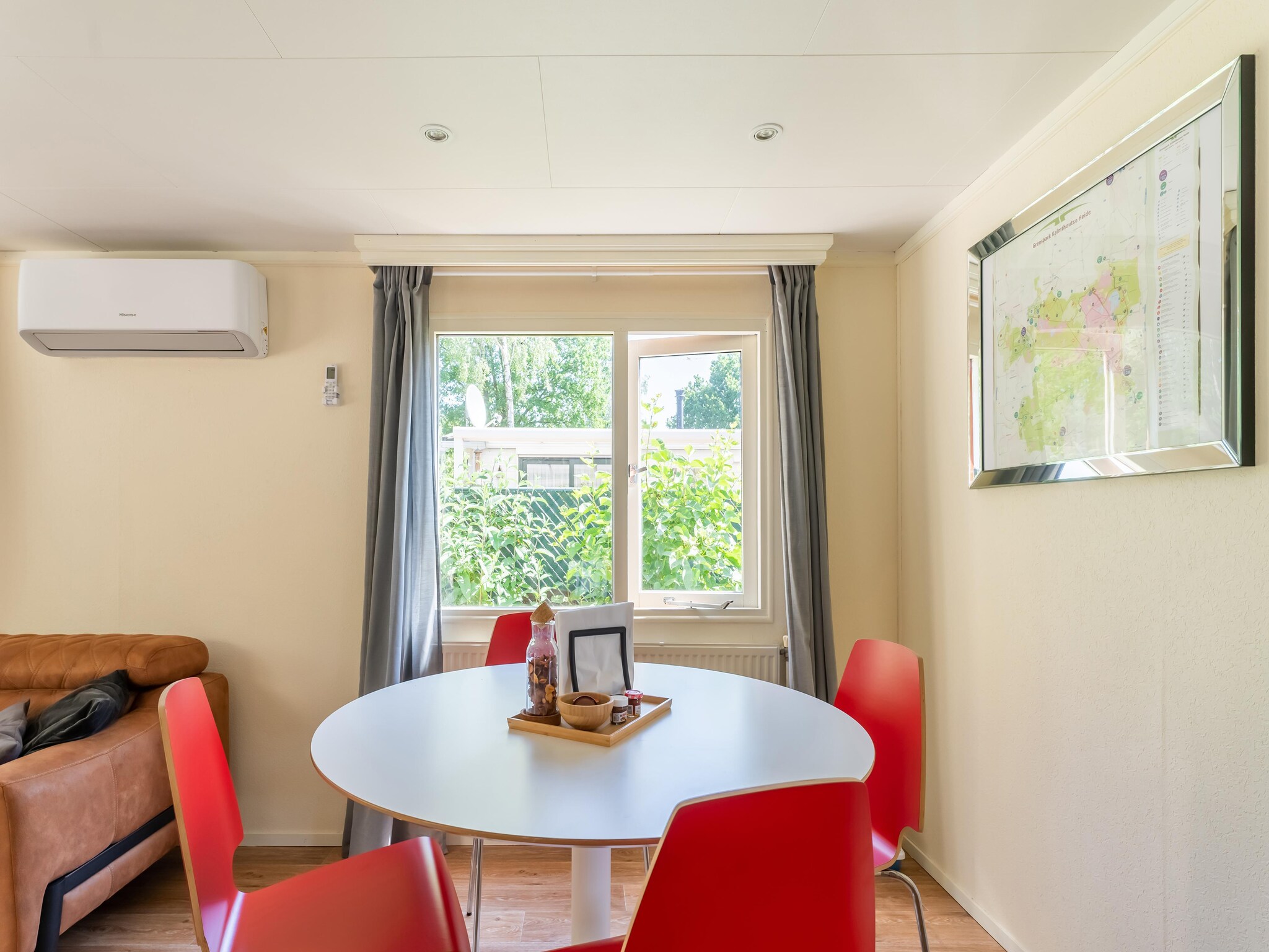 Foto's Chalet in Grenspark Kalmhoutse Heide bij Antwerpen - Belvilla by Oyo