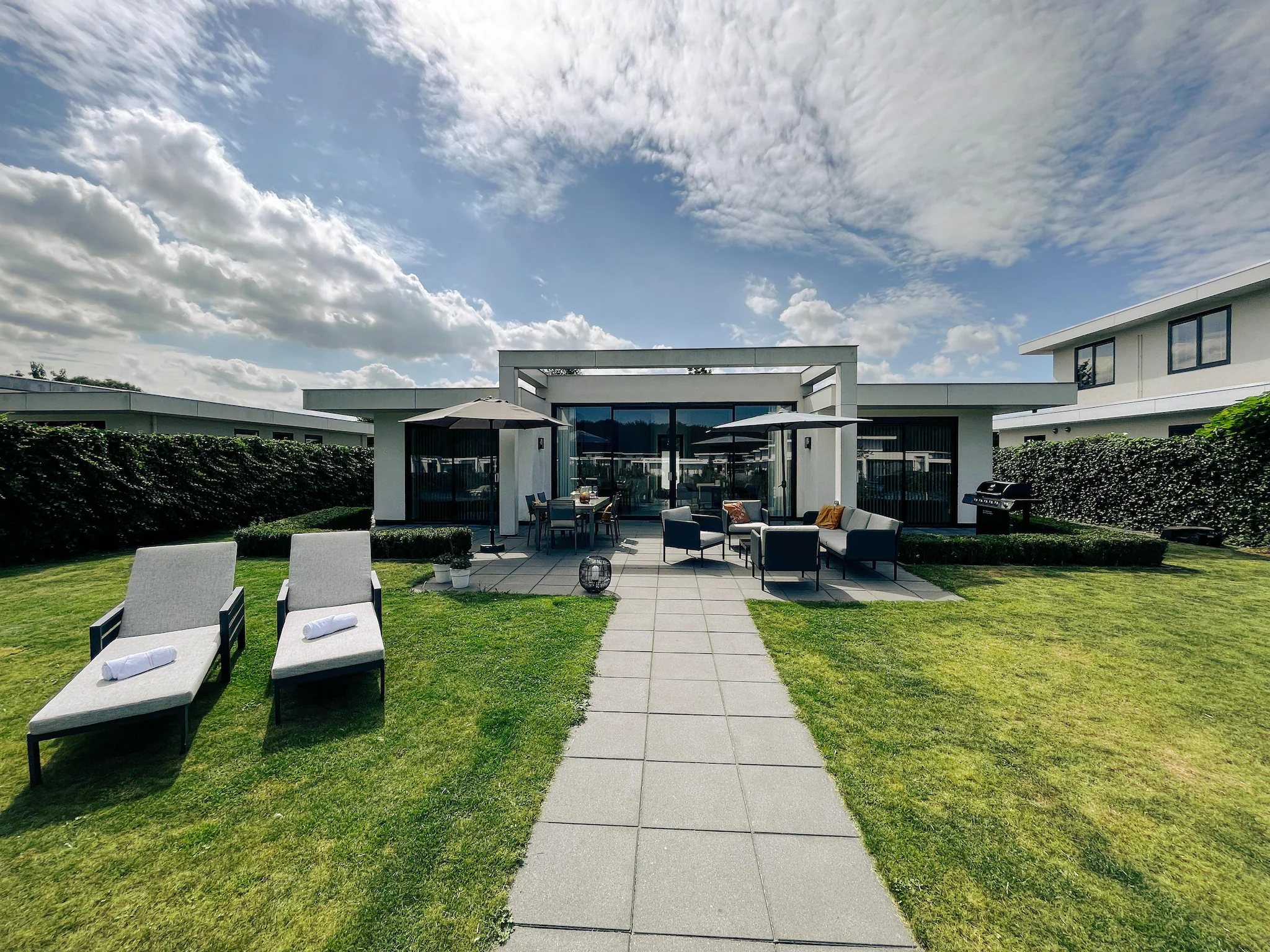 Foto's Luxe vakantiehuis in Zeewolde met tuin en bubbelbad - Belvilla by Oyo