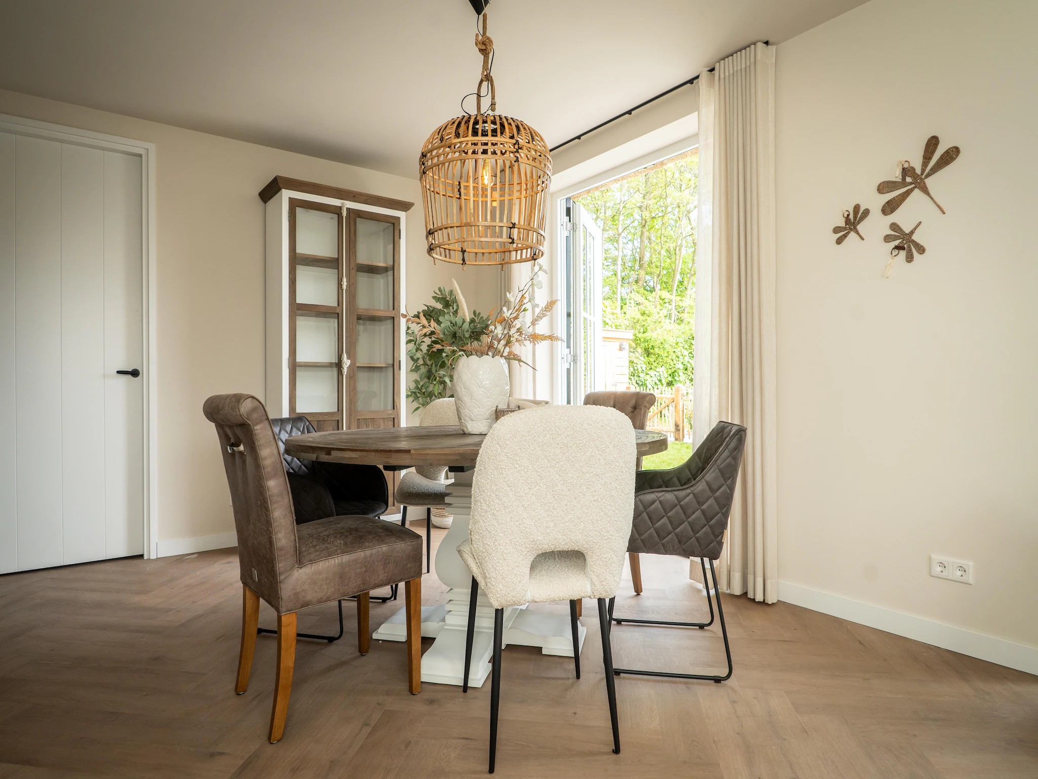 Foto's Nieuwe rietgedekte villa nabij het strand - Belvilla by Oyo