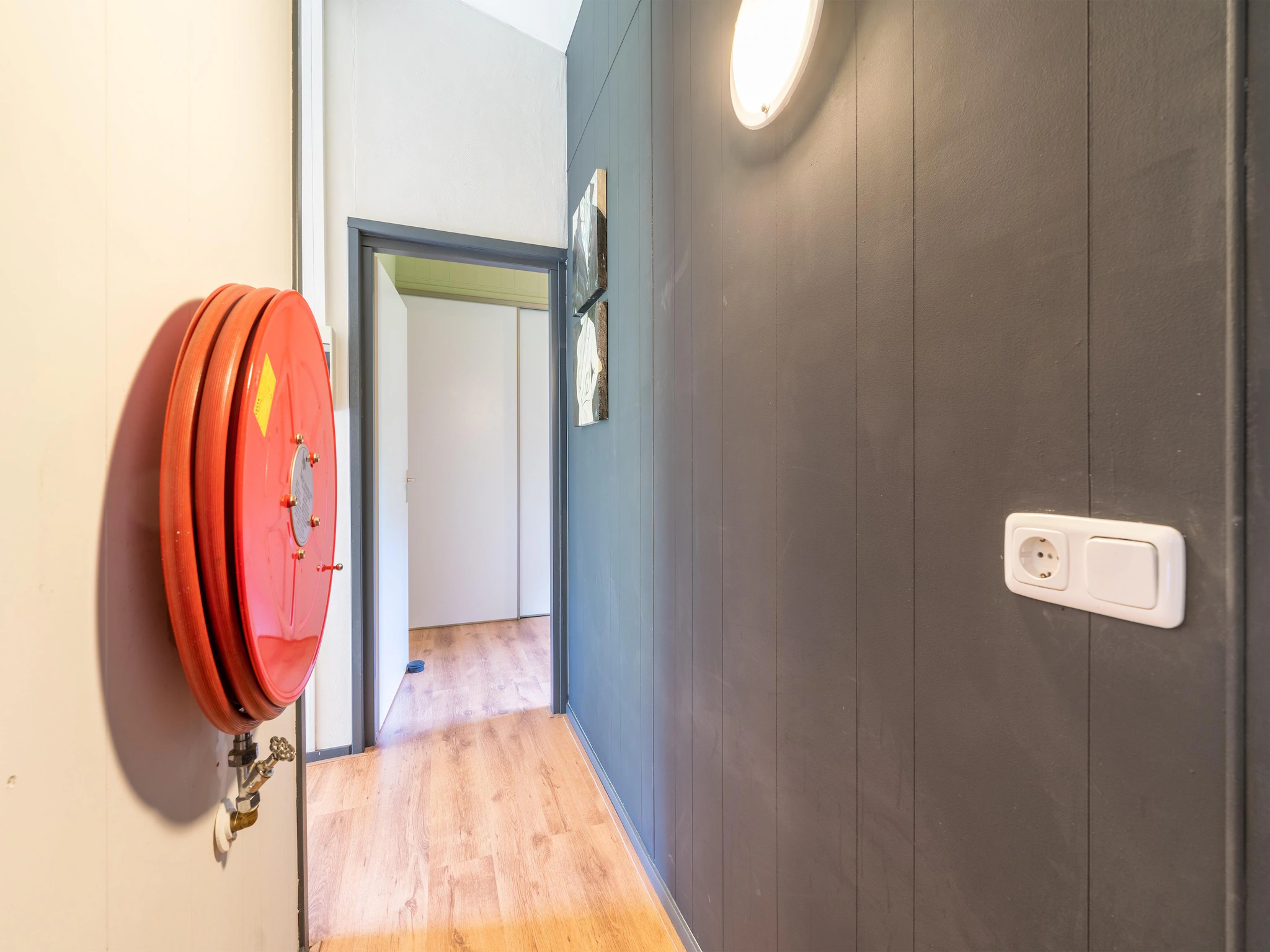 Foto's Boshuis ELRI. Zorgeloos genieten van de sauna, houtkachel en de natuur - Belvilla by Oyo