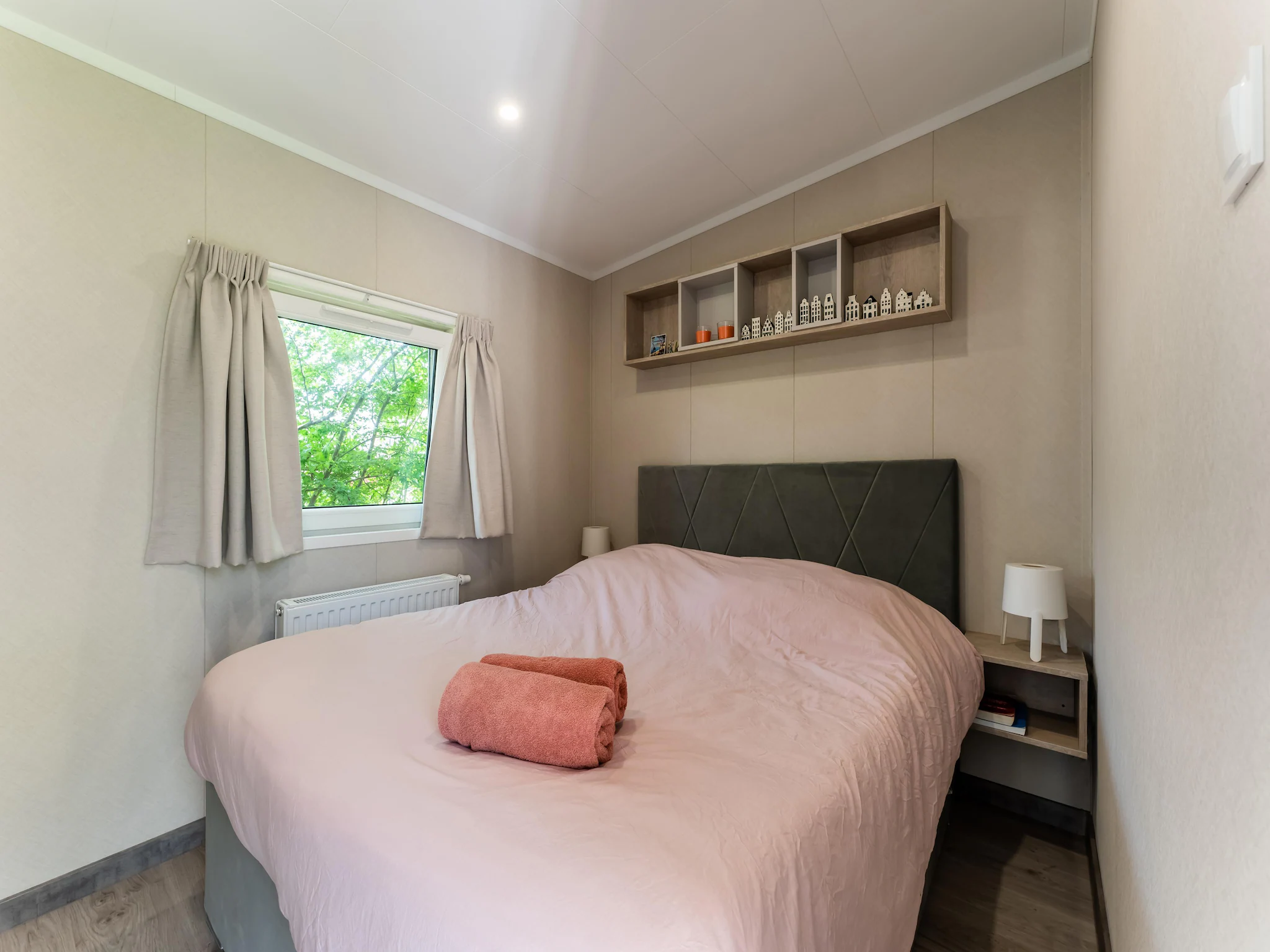 Foto's Luxe chalet bij Ouddorp met tuin - Belvilla by Oyo