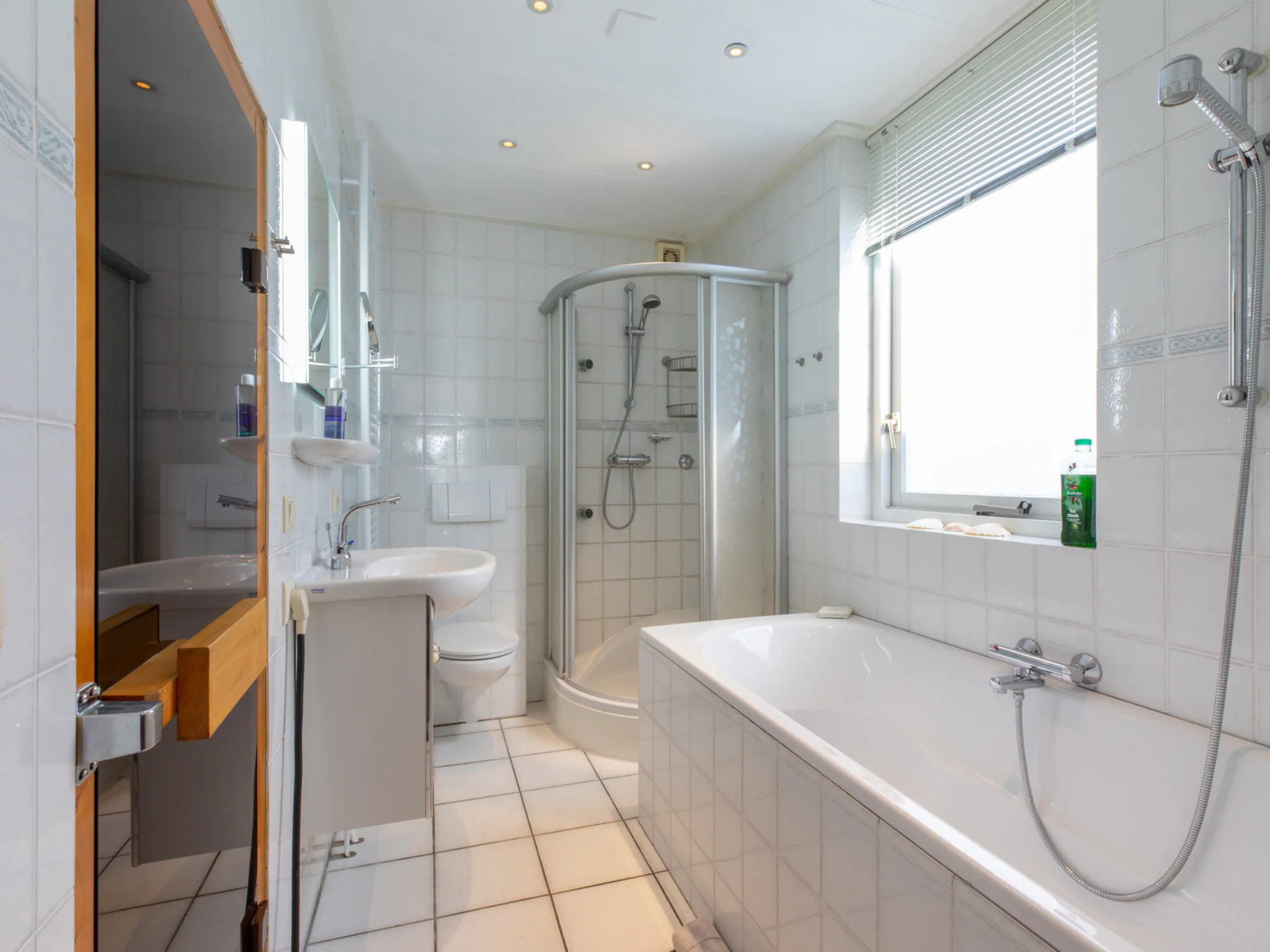 Foto's Modern vakantiehuis met tuin - Belvilla by Oyo