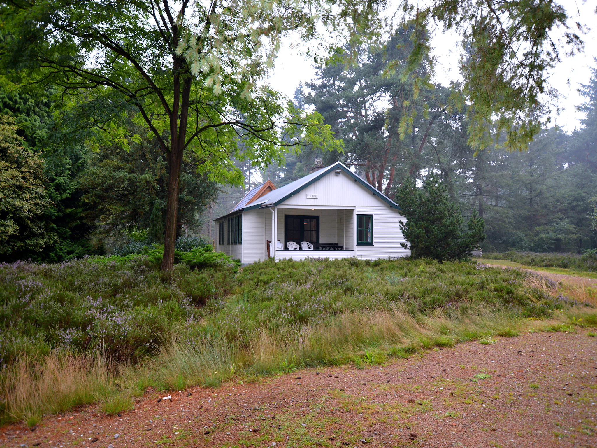 Foto's Houten vakantiehuis in Maarheeze midden op de heide - Belvilla by Oyo