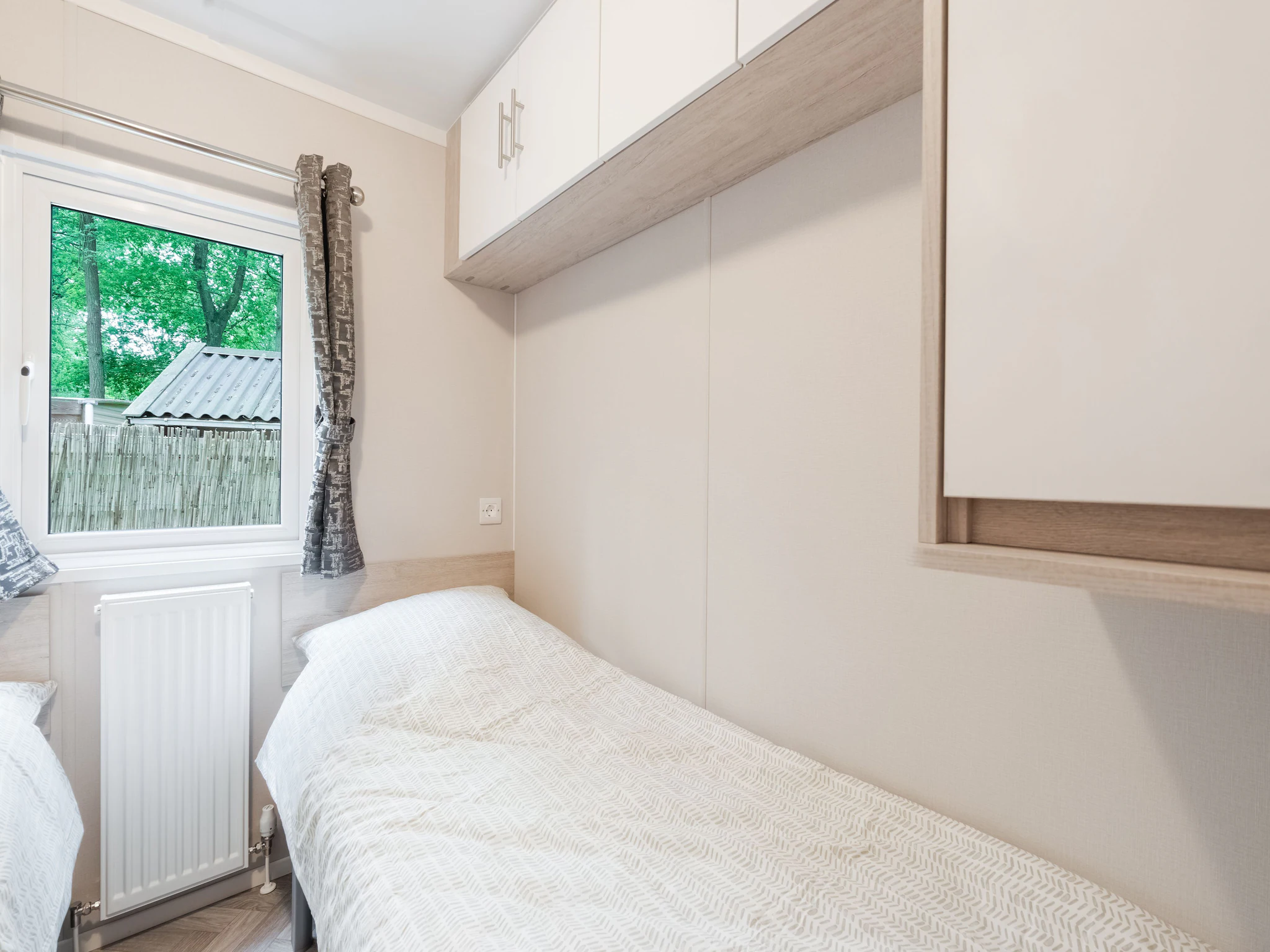 Foto's Mooi Chalet in bos met gemeenschappelijk zwembad - Belvilla by Oyo