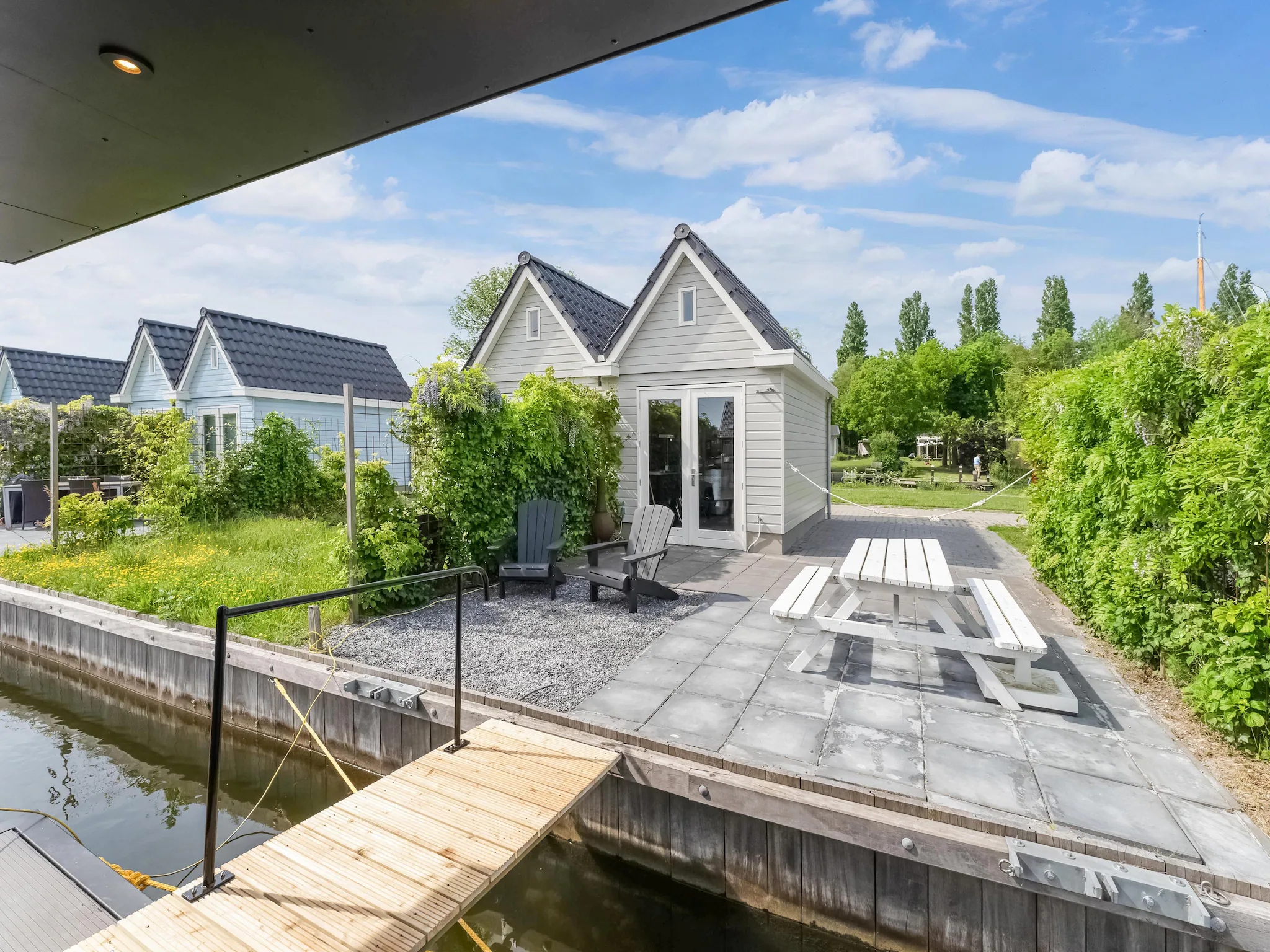 Foto's Boathouse aan het water in Stavoren met een tuin - Belvilla by Oyo