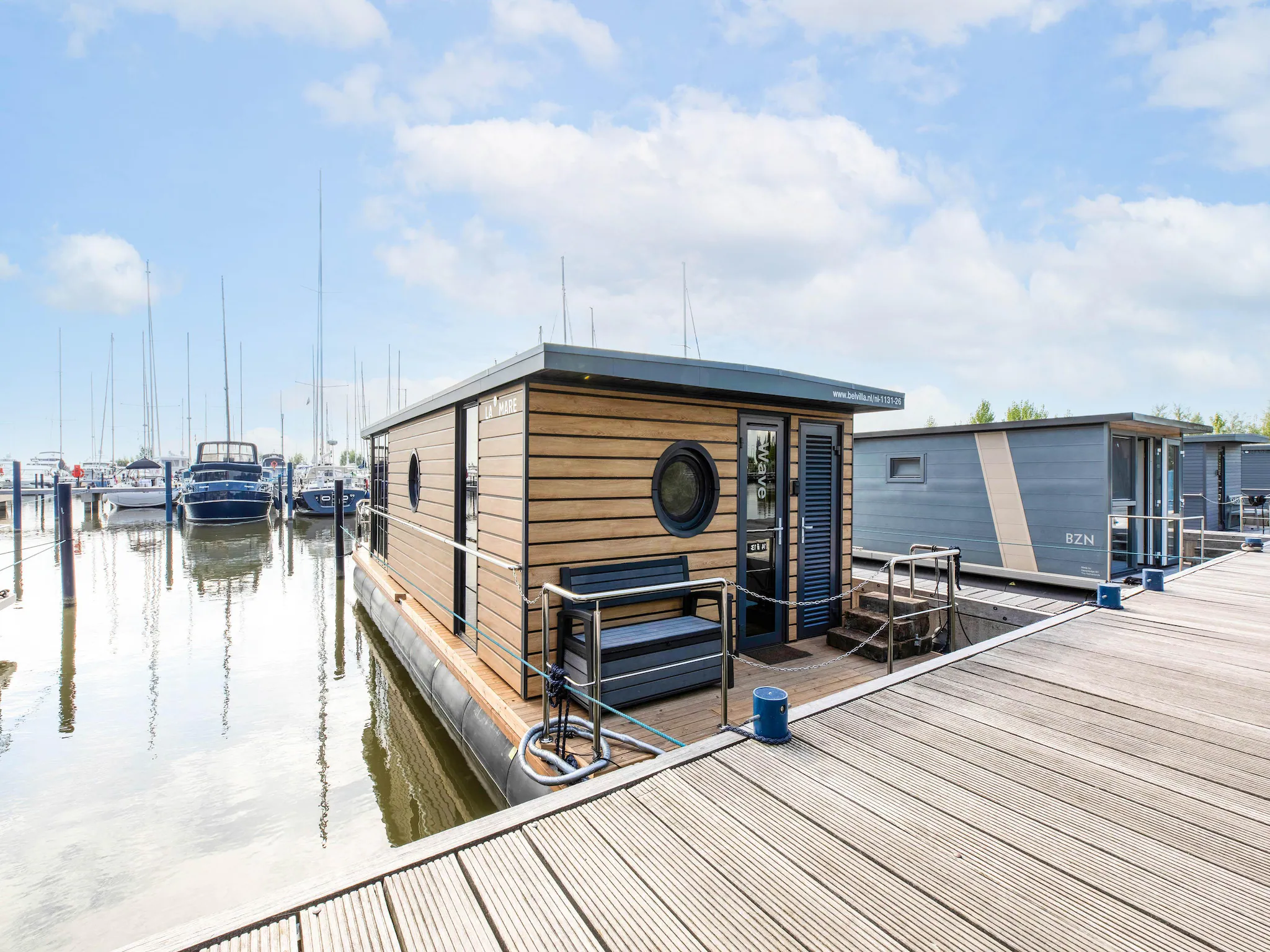 Foto's Comfortabele woonboot in jachthaven Volendam - Belvilla by Oyo