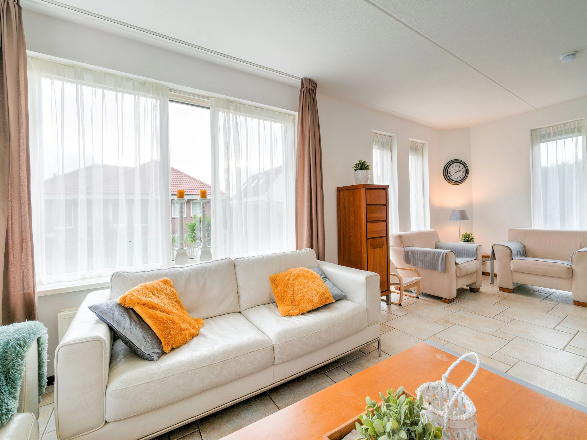 Foto's Aangenaam vakantiehuis in Zeewolde met gedeeld zwembad - Belvilla by Oyo