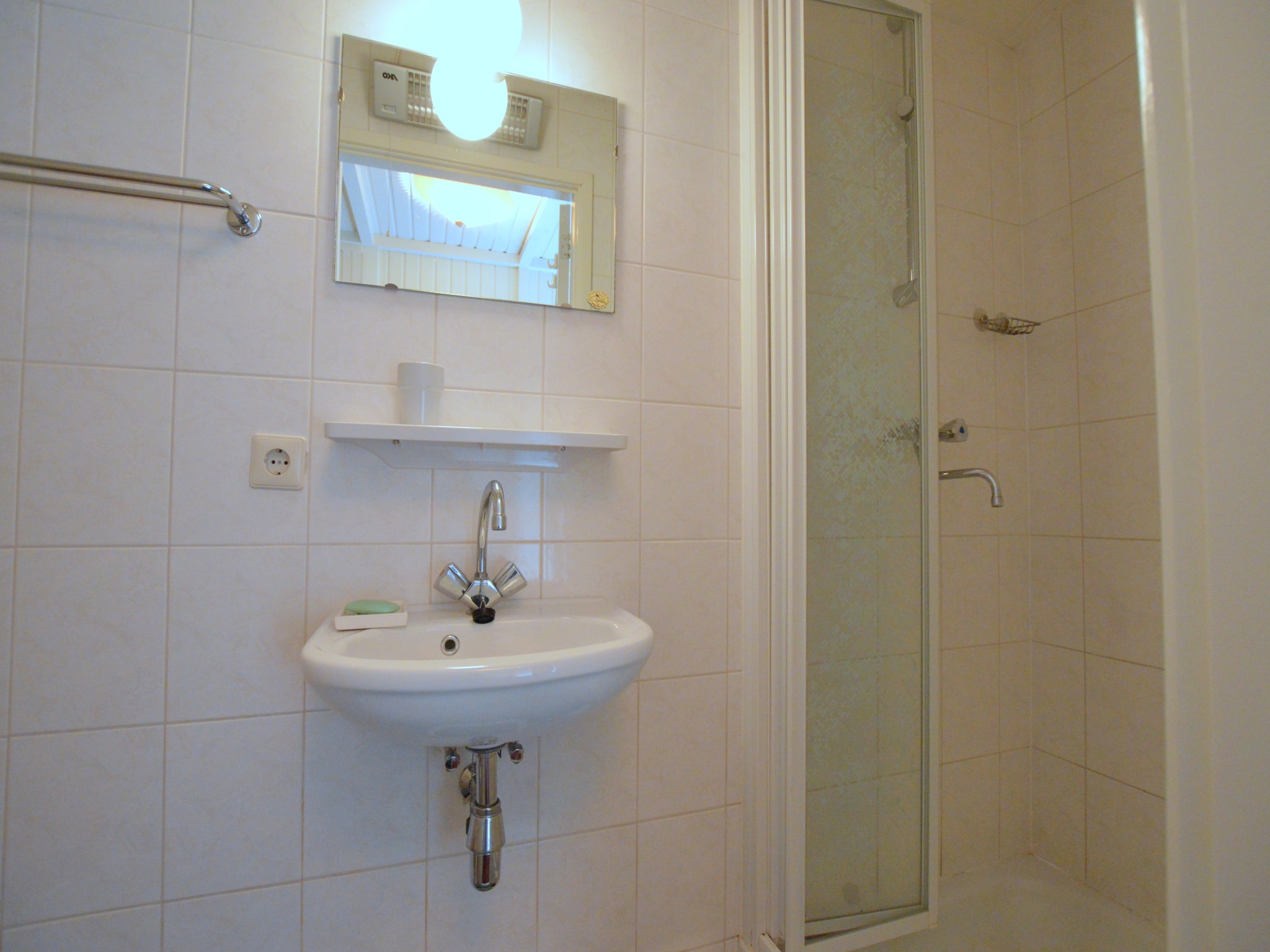 Foto's Houten vakantiehuis in Maarheeze midden op de heide - Belvilla by Oyo