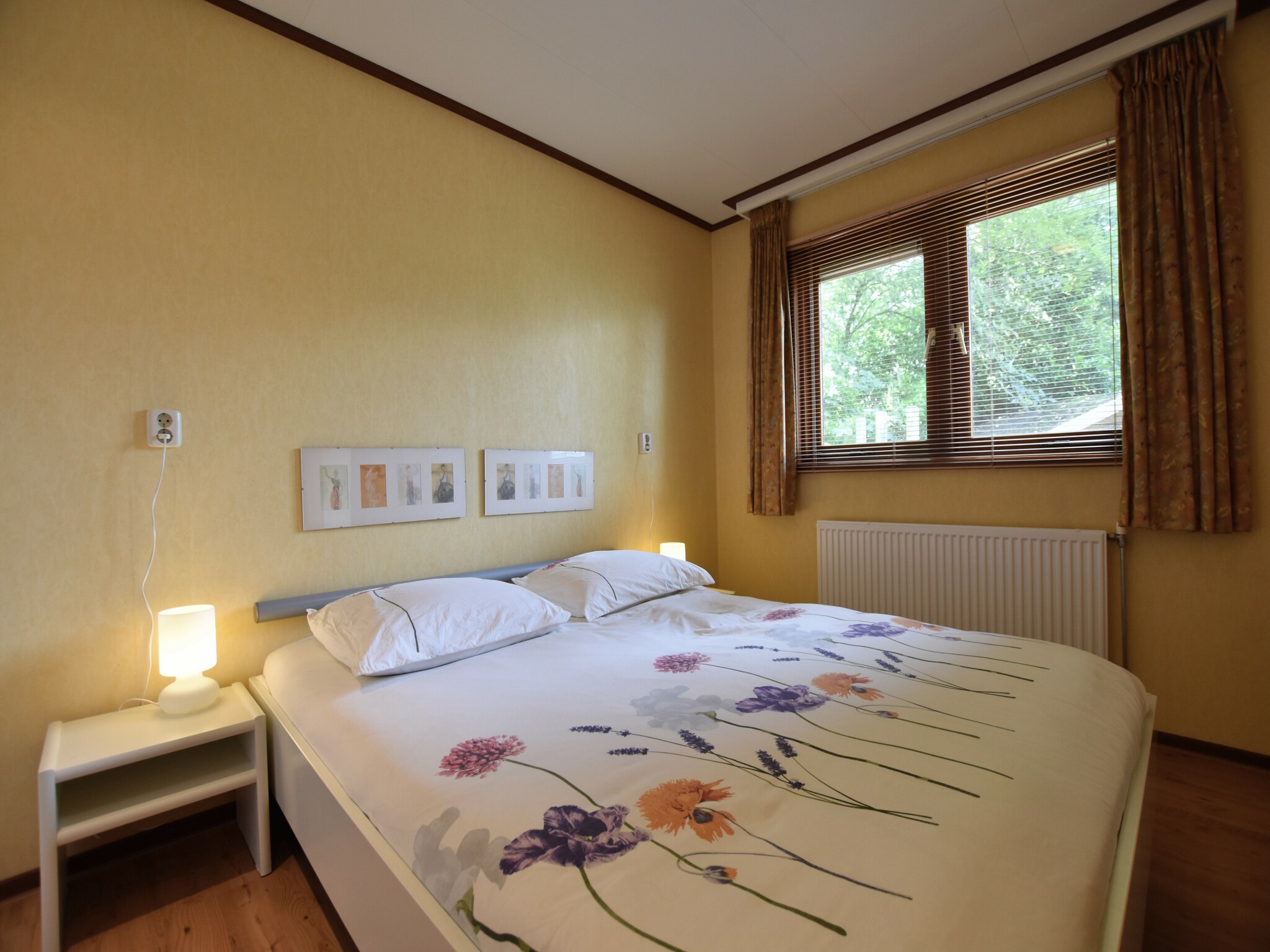 Foto's Ruim chalet met omheinde tuin, Veluwe - Belvilla by Oyo