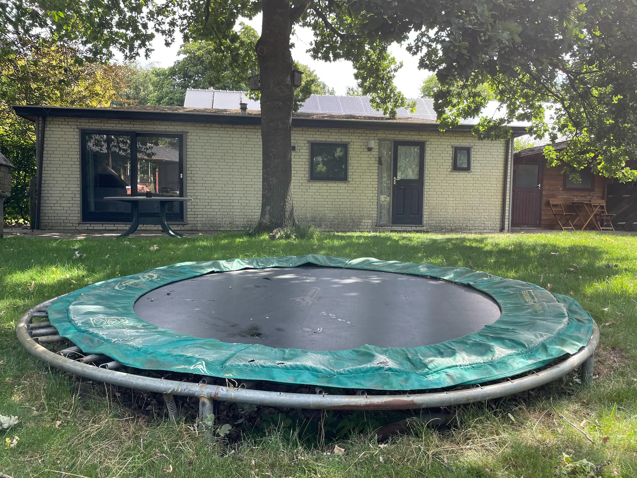 Foto's Schitterend chalet in Uden met een terras - Belvilla by Oyo