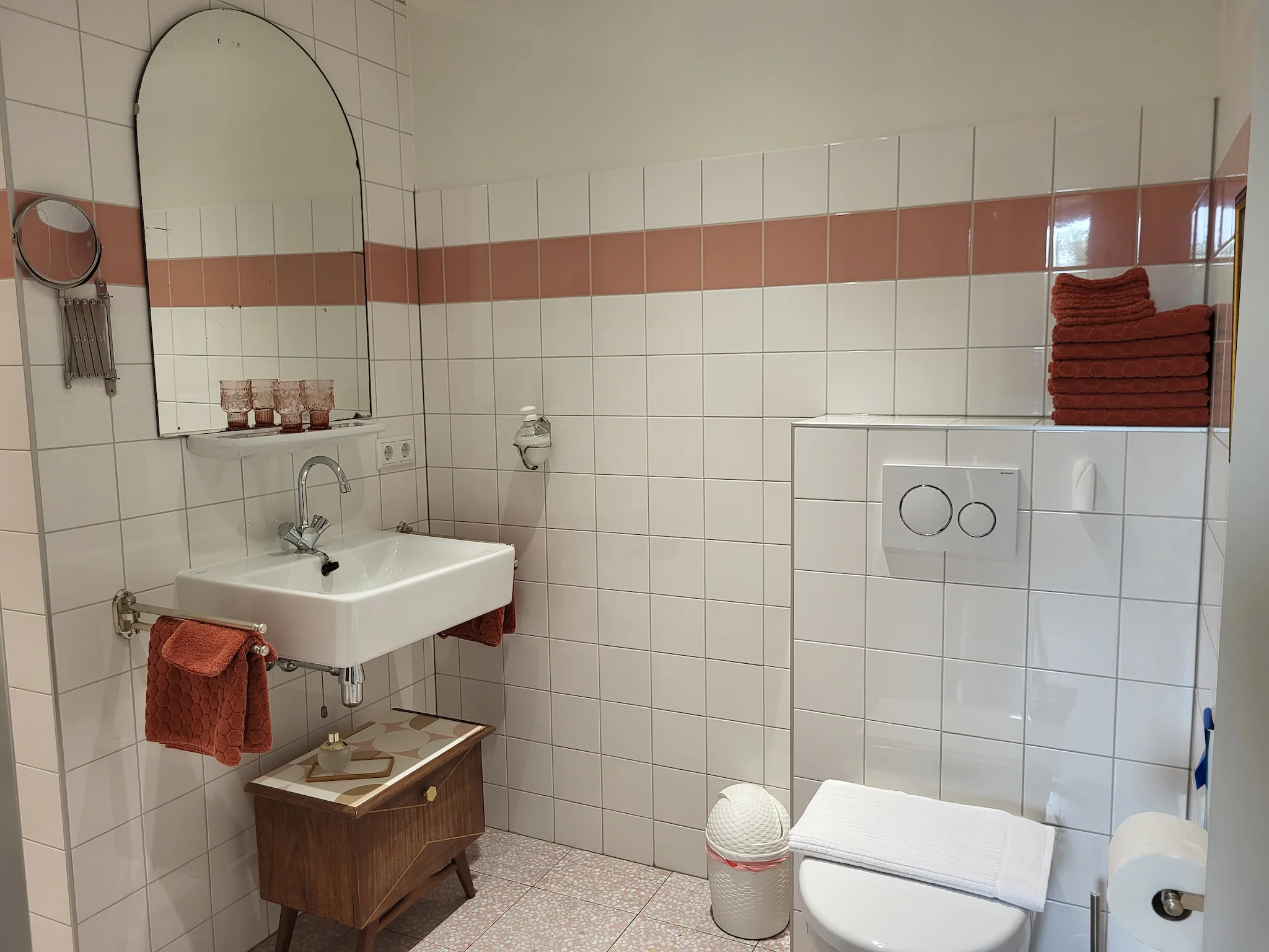 Foto's Retro-stijl vakantiehuis nabij Veerse meer - Belvilla by Oyo