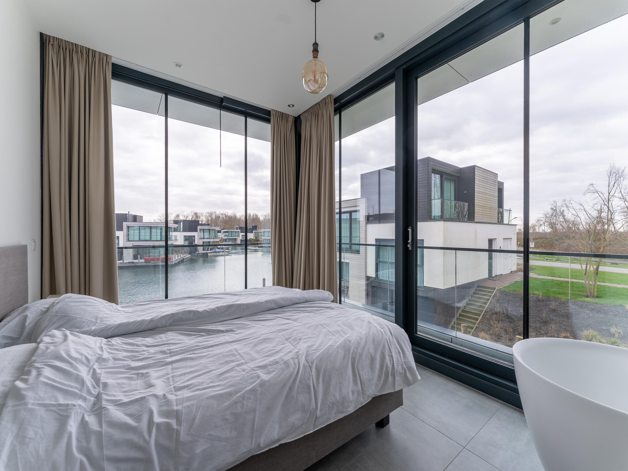 Foto's Luxe villa met eigen aanlegsteiger - Belvilla by Oyo