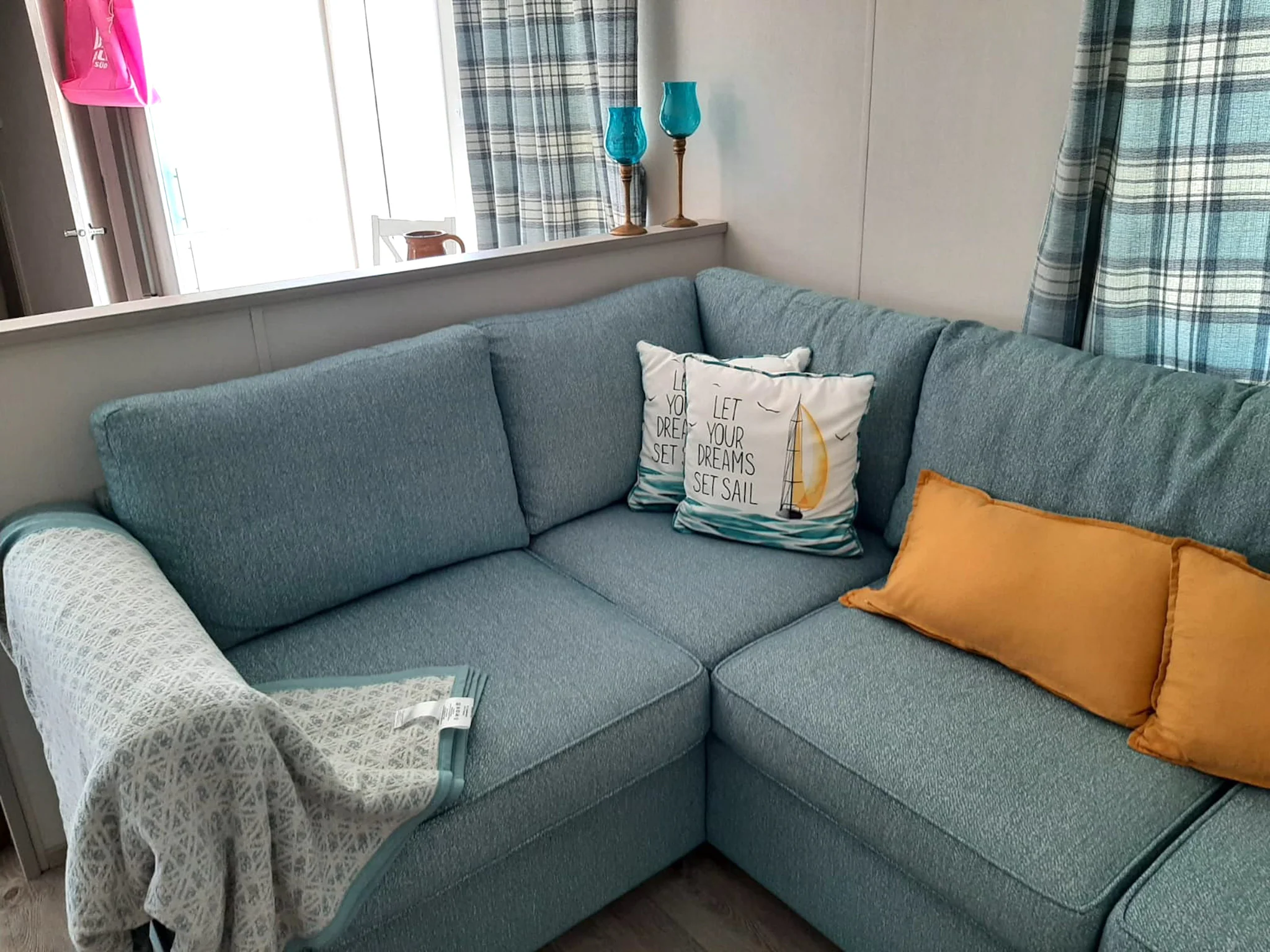 Foto's Fijn chalet in Oostkapelle met een tuin - Belvilla by Oyo