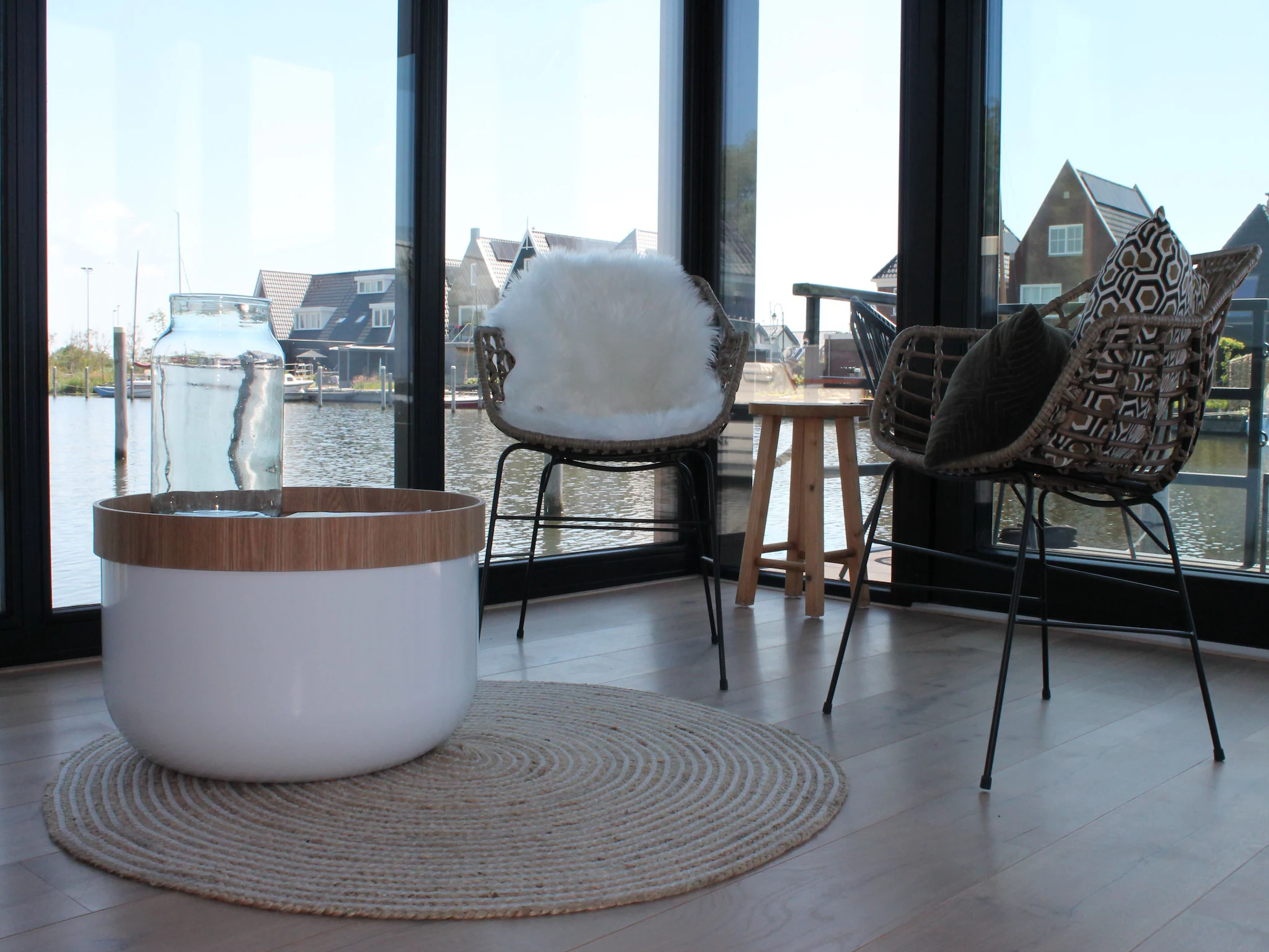 Foto's Boathouse aan het water in Stavoren met een tuin - Belvilla by Oyo