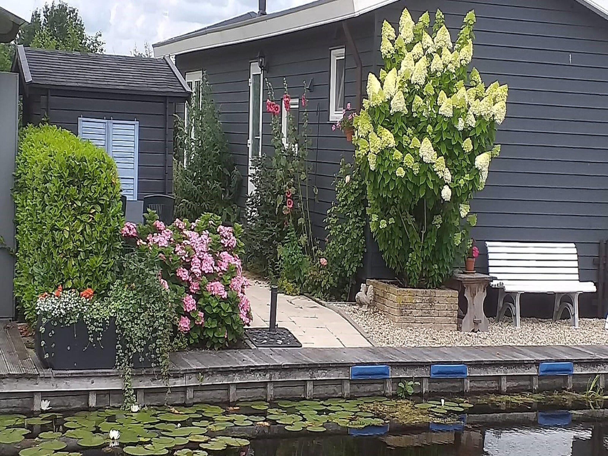 Foto's Gezellig chalet in Giethoorn met een aanlegsteiger - Belvilla by Oyo