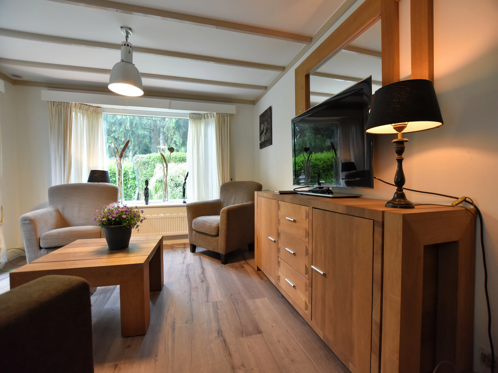 Foto's Chalet met eigen tuin en terrassen - Belvilla by Oyo