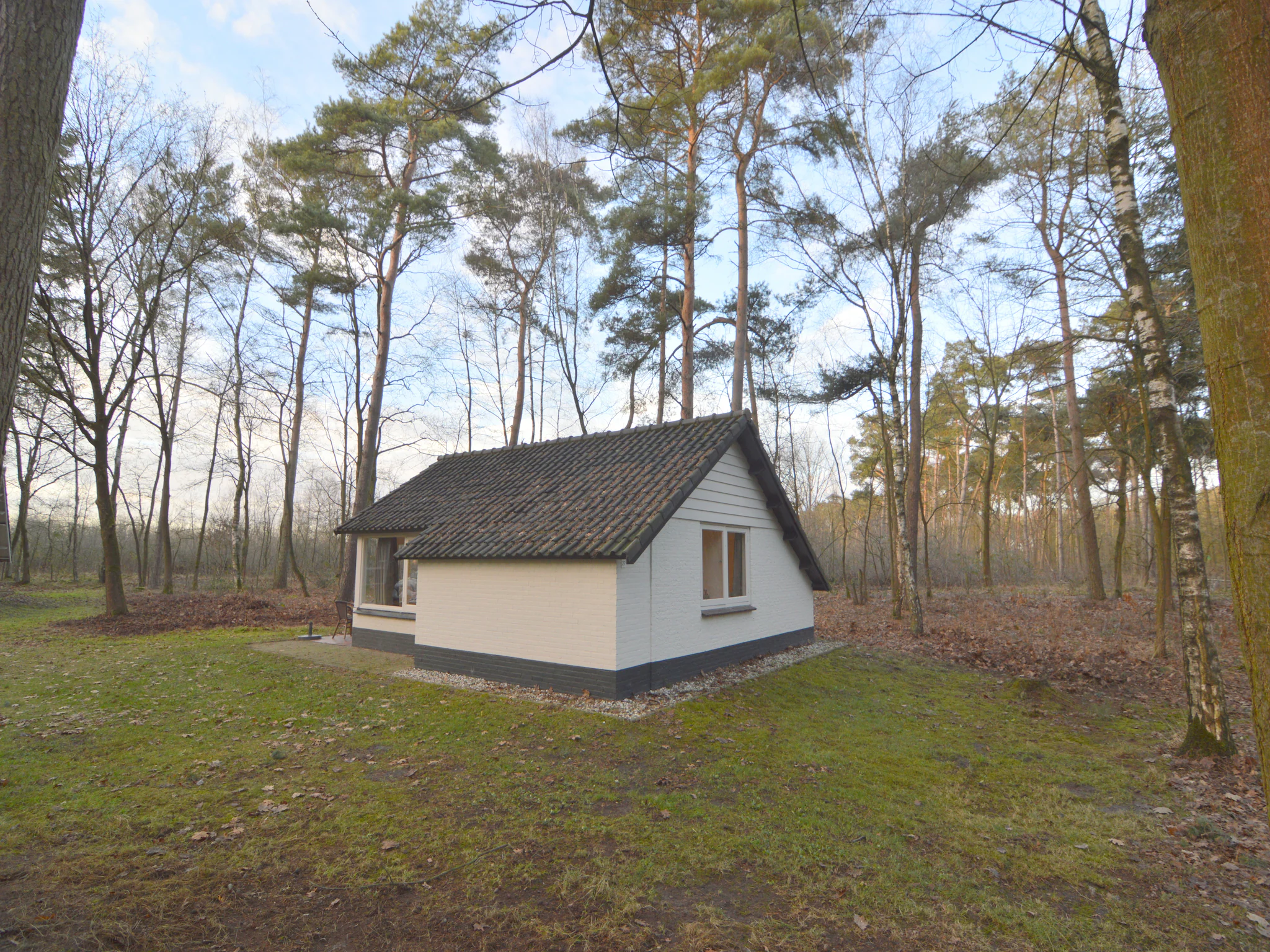 Foto's bungalow op een natuurrijkpark aan een groot ven - Belvilla by Oyo