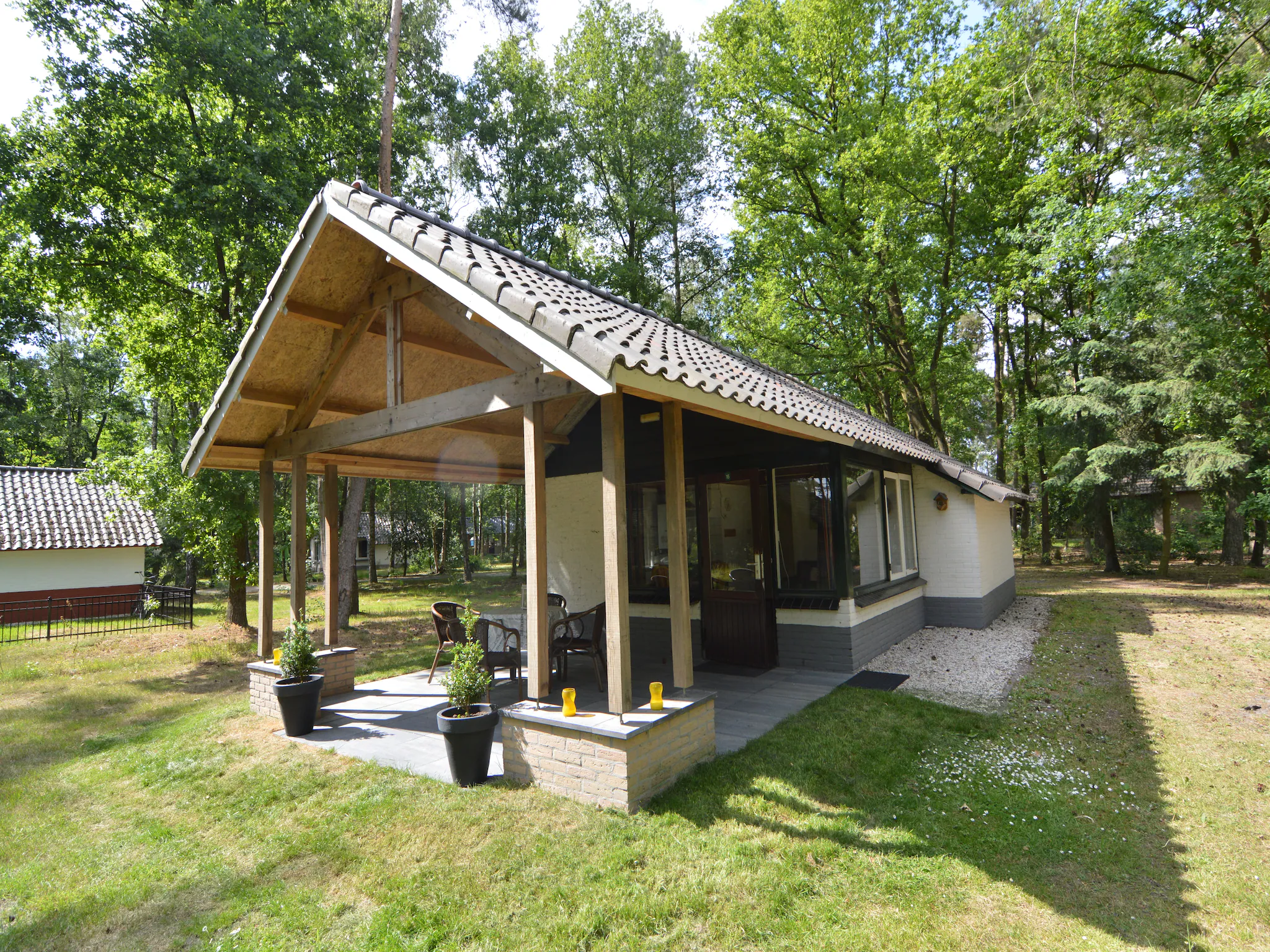 Foto's Vrijstaande bungalow met heerlijk overdekt terras - Belvilla by Oyo
