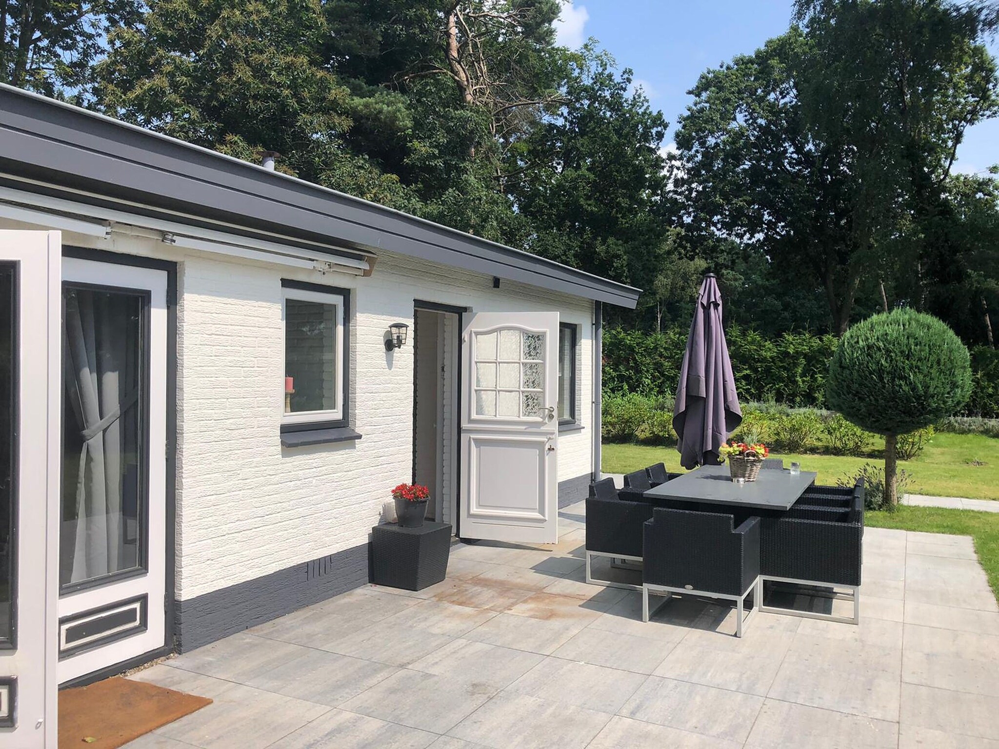 Foto's Uniek en luxe vakantiehuis in Harderwijk met grote tuin - Belvilla by Oyo
