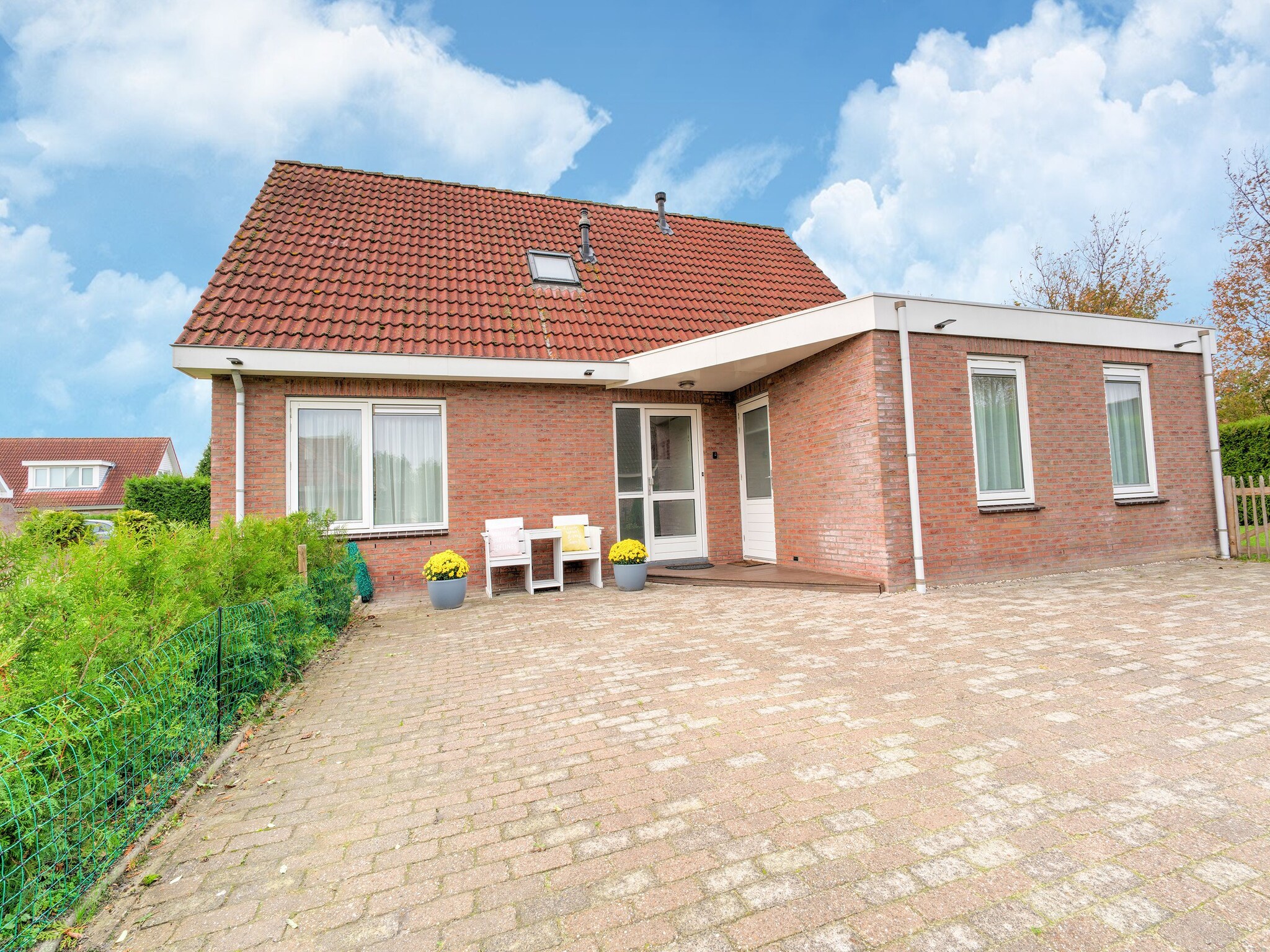 Foto's Aangenaam vakantiehuis in Zeewolde met gedeeld zwembad - Belvilla by Oyo