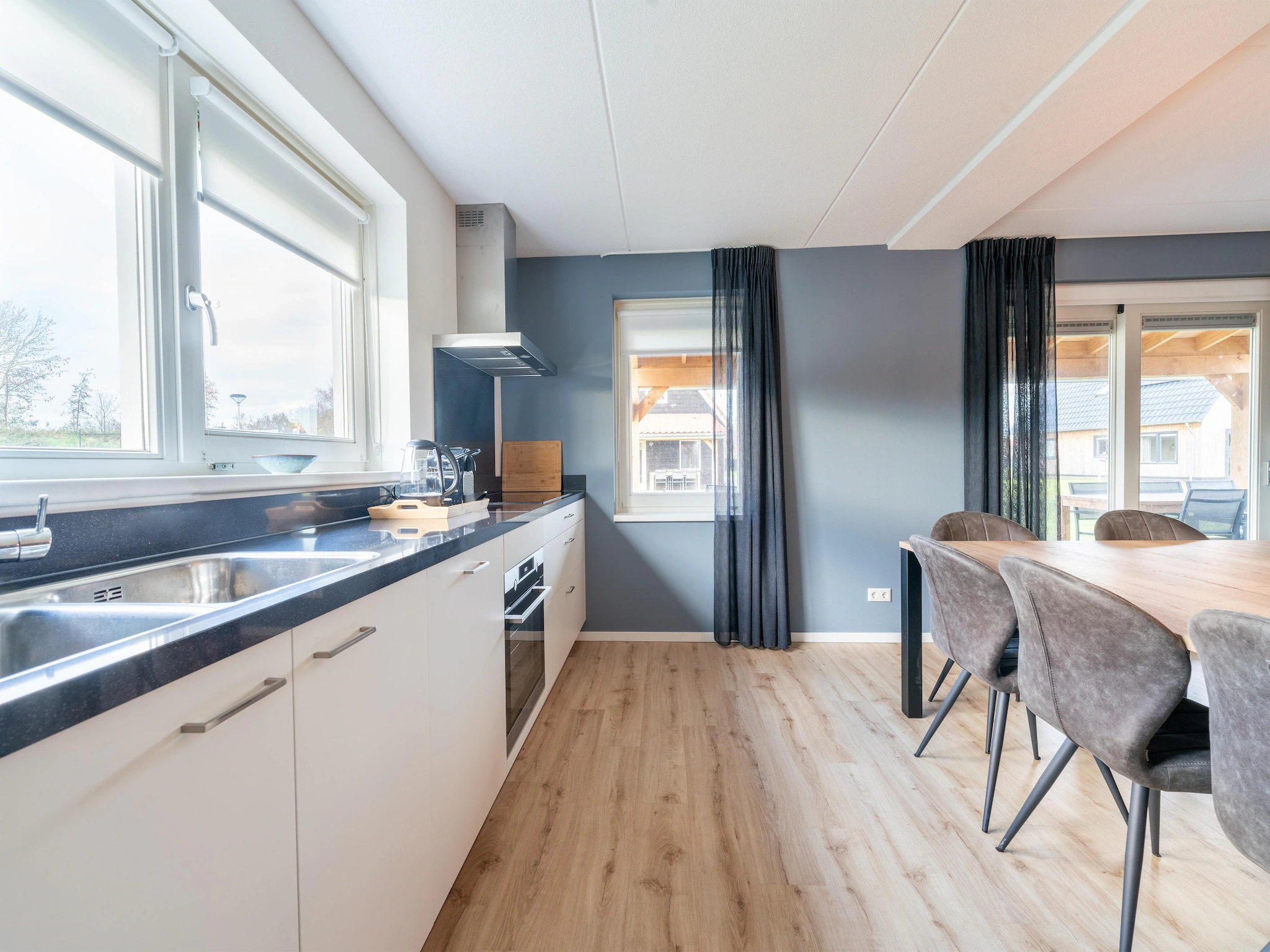 Foto's Modern vakantiehuis in Scherpenisse met sauna - Belvilla by Oyo