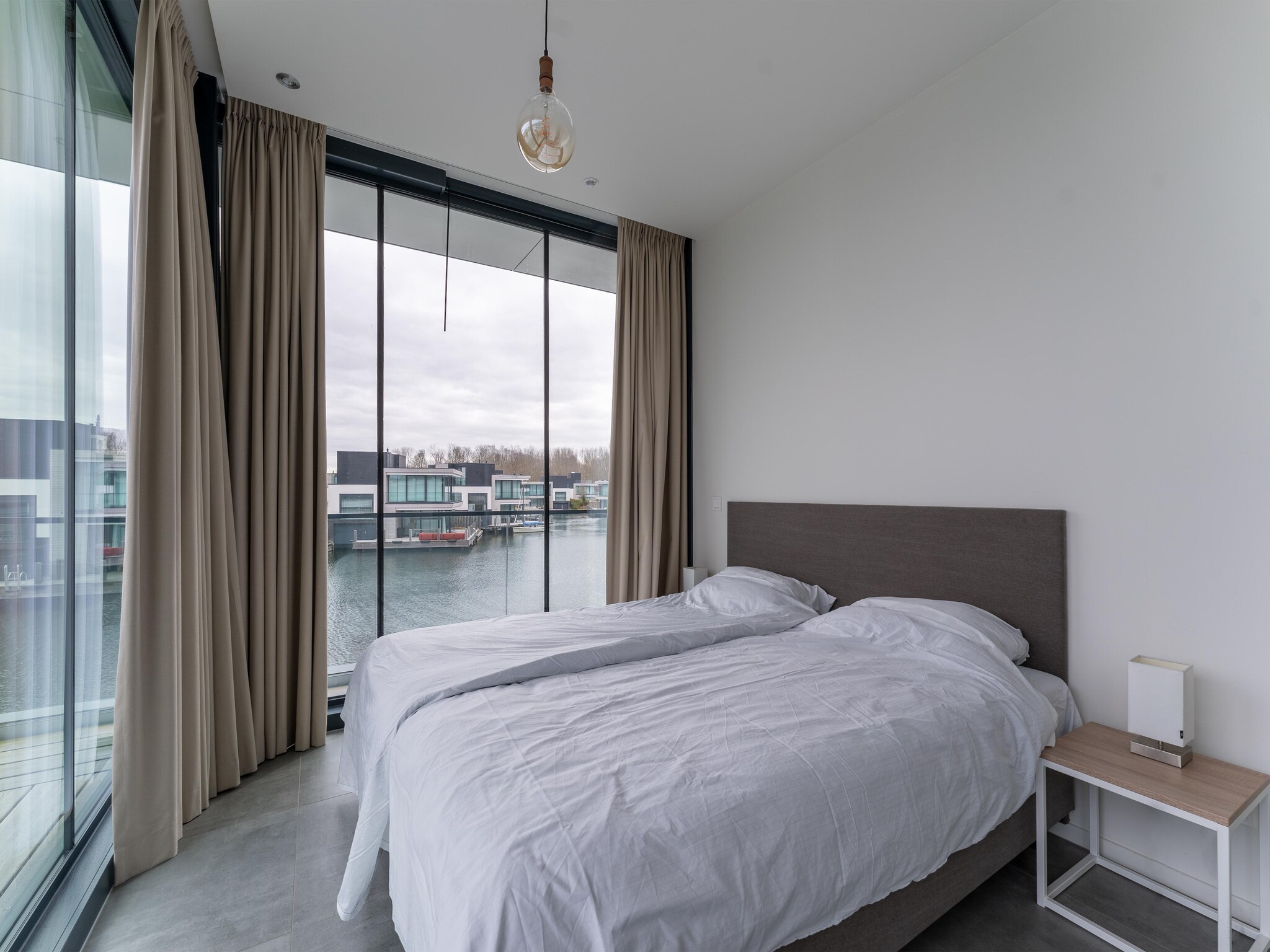 Foto's Luxe villa met eigen aanlegsteiger - Belvilla by Oyo