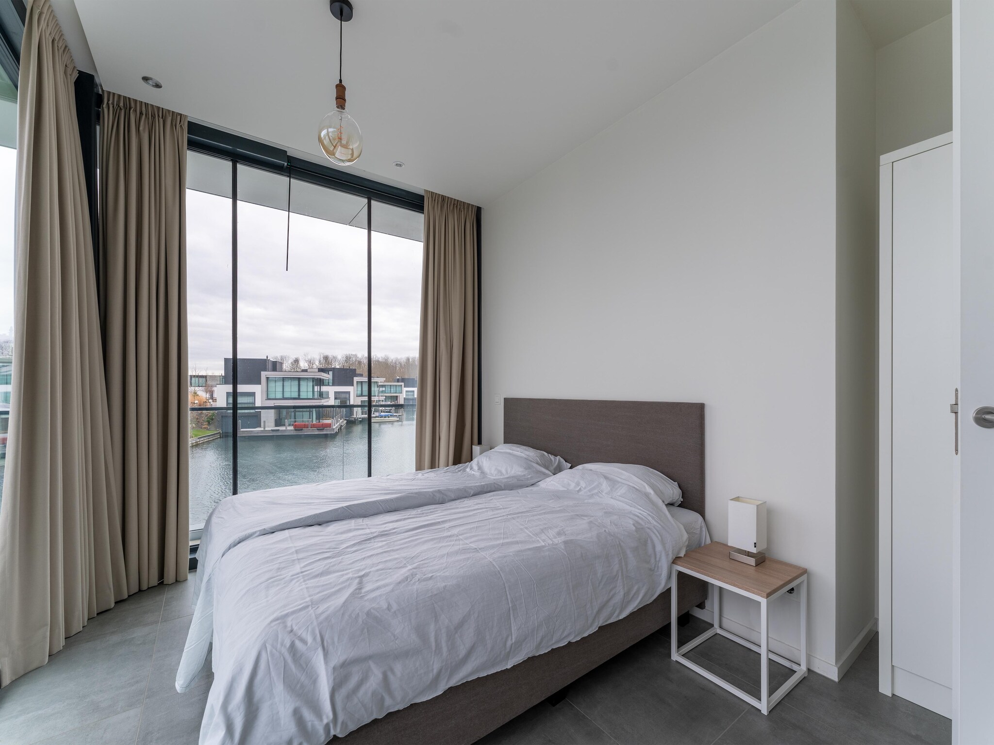 Foto's Luxe villa met eigen aanlegsteiger - Belvilla by Oyo