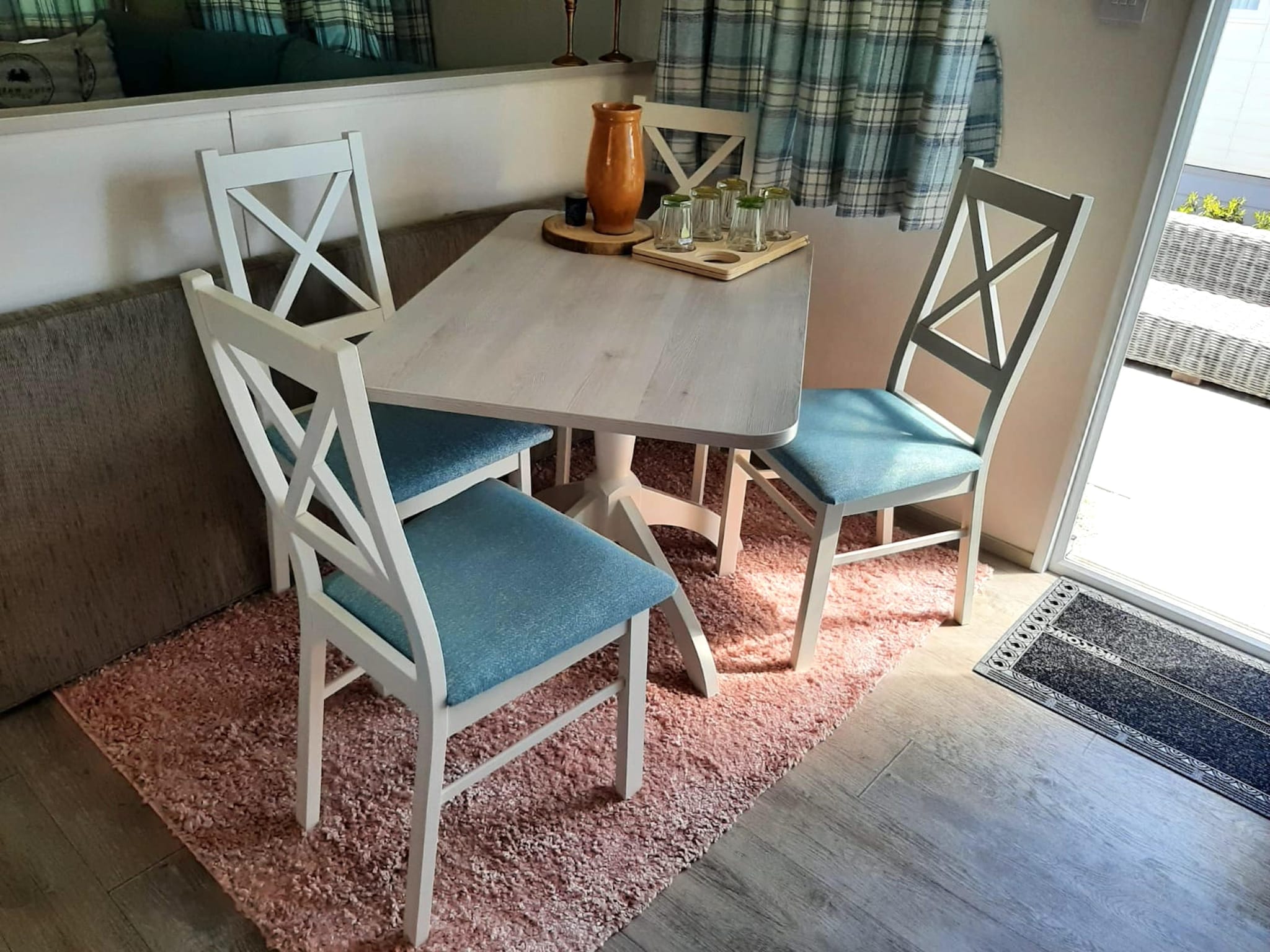 Foto's Fijn chalet in Oostkapelle met een tuin - Belvilla by Oyo